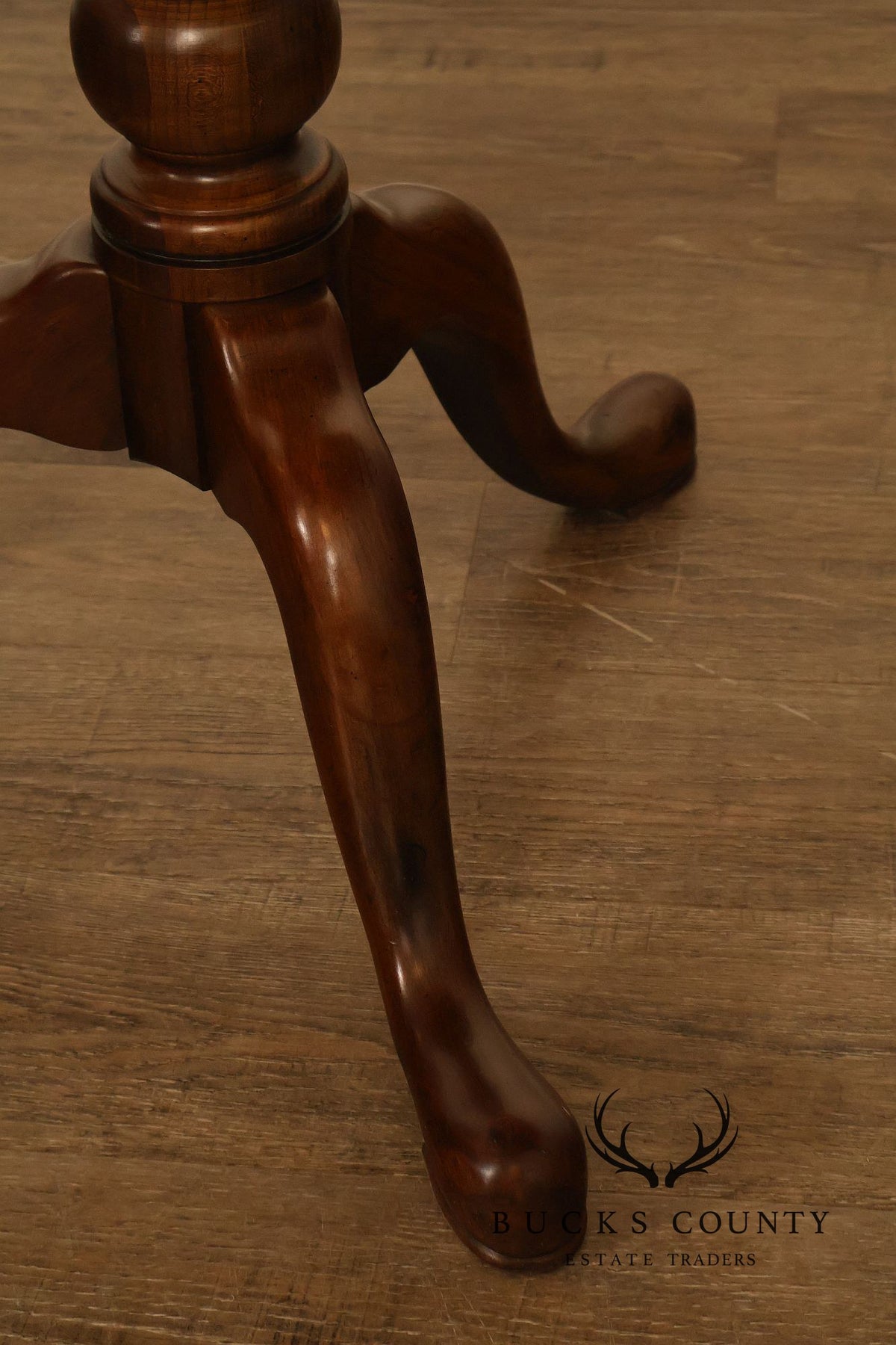 Traditional Tilt Top Pedestal Accent Table Tea Table