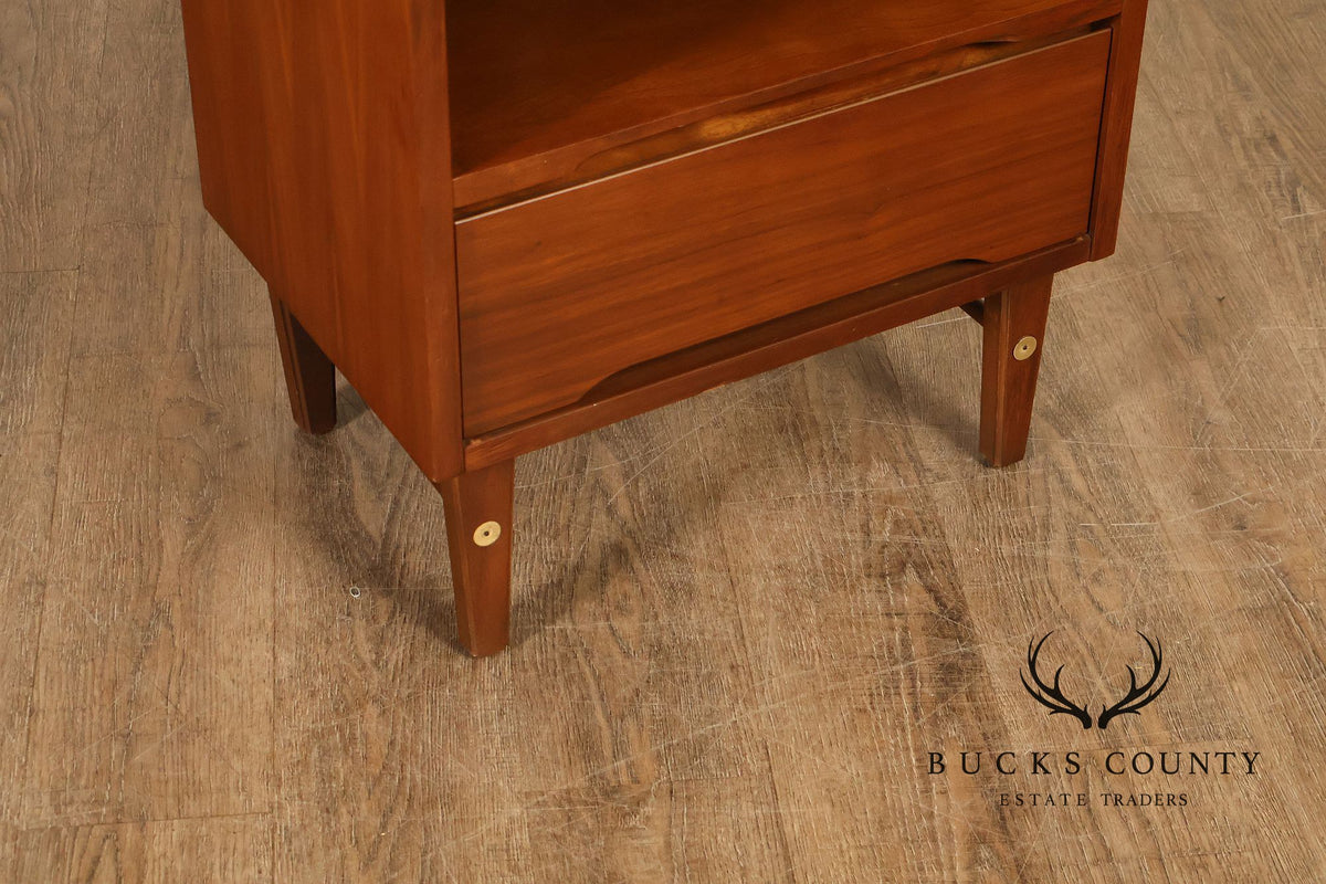 Stanley Furniture Mid Century Modern Pair of Walnut Nightstands