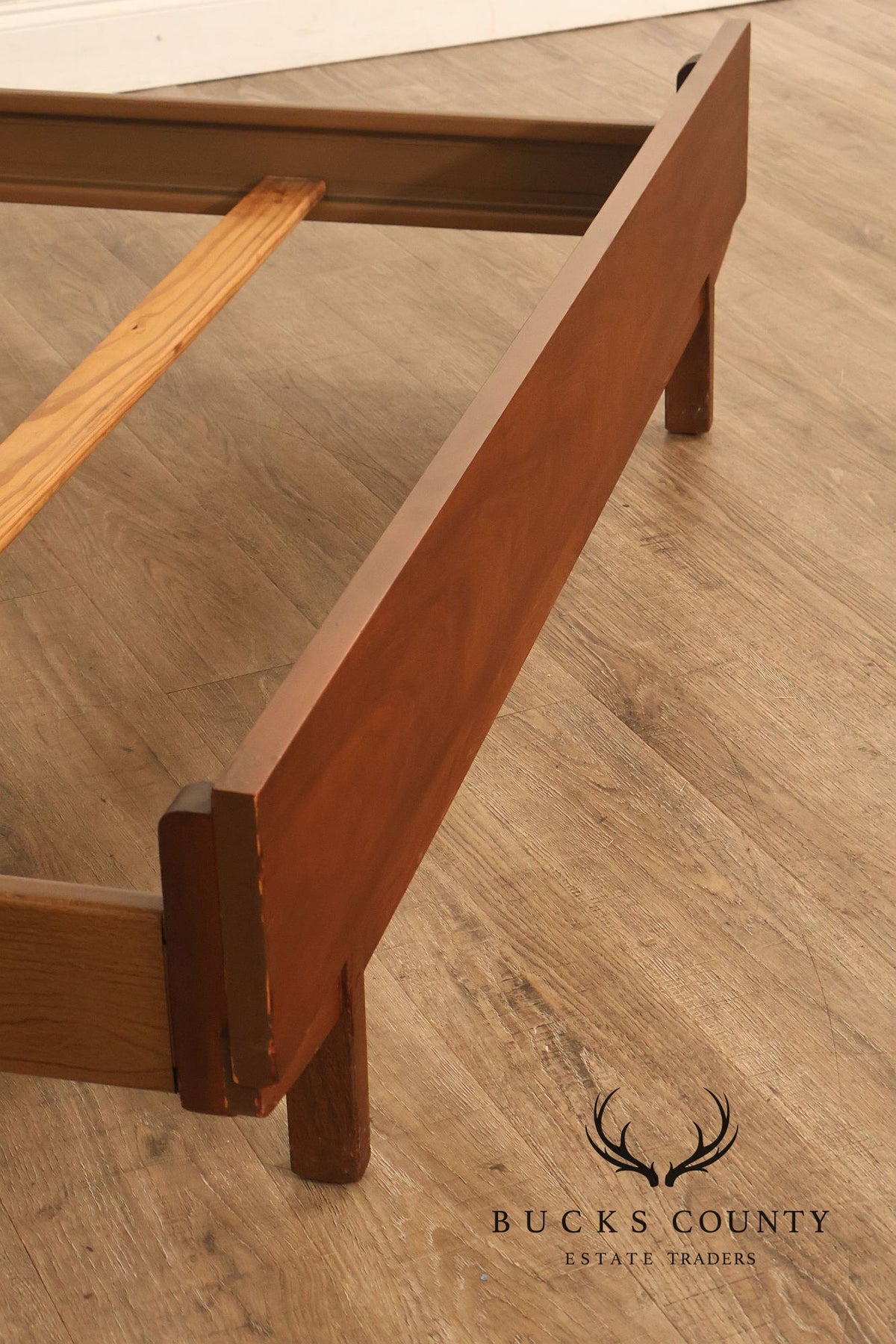 Vintage Lane Mid-Century Modern Walnut Full Size Bed