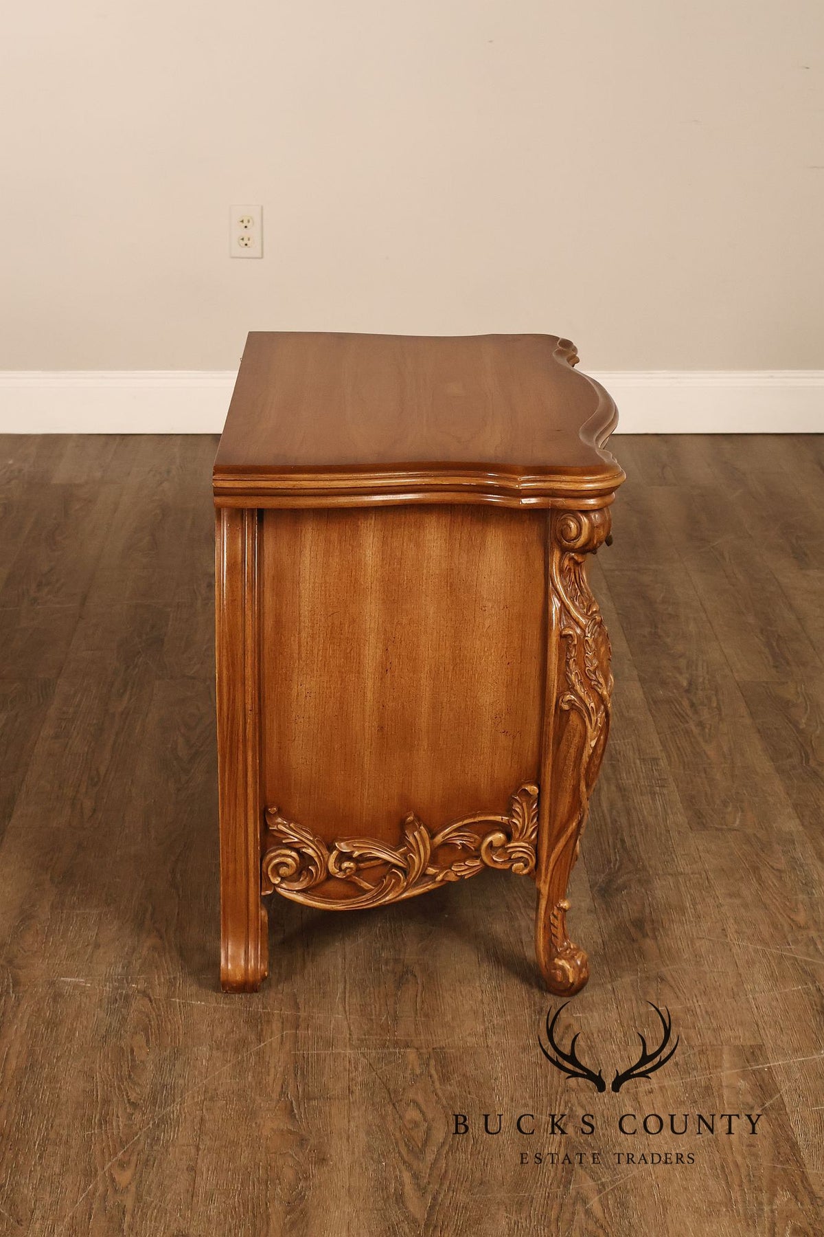 Italian Rococo Style Pair of Bombe Chest Nightstands