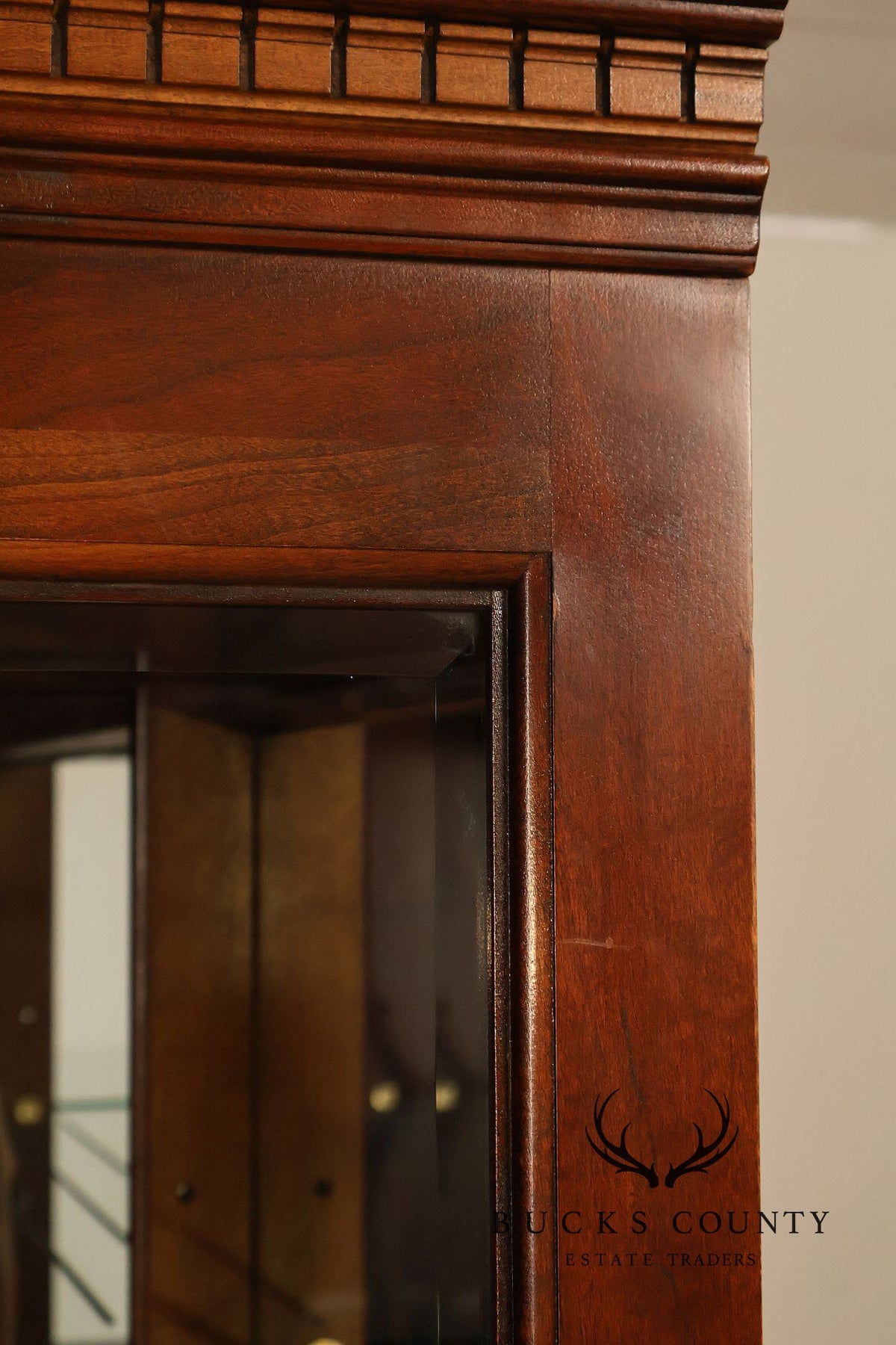 Thomasville Chippendale Style Mahogany Breakfront China Cabinet