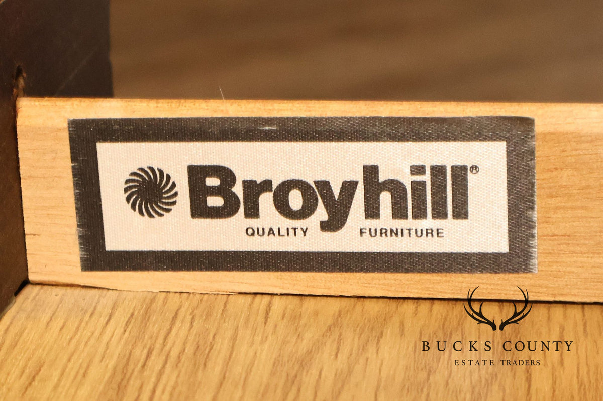 Broyhill Louis Philippe Style Pair Of Three-Drawer Nightstands