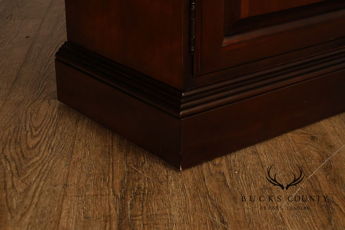 Thomasville Chippendale Style Mahogany Breakfront China Cabinet