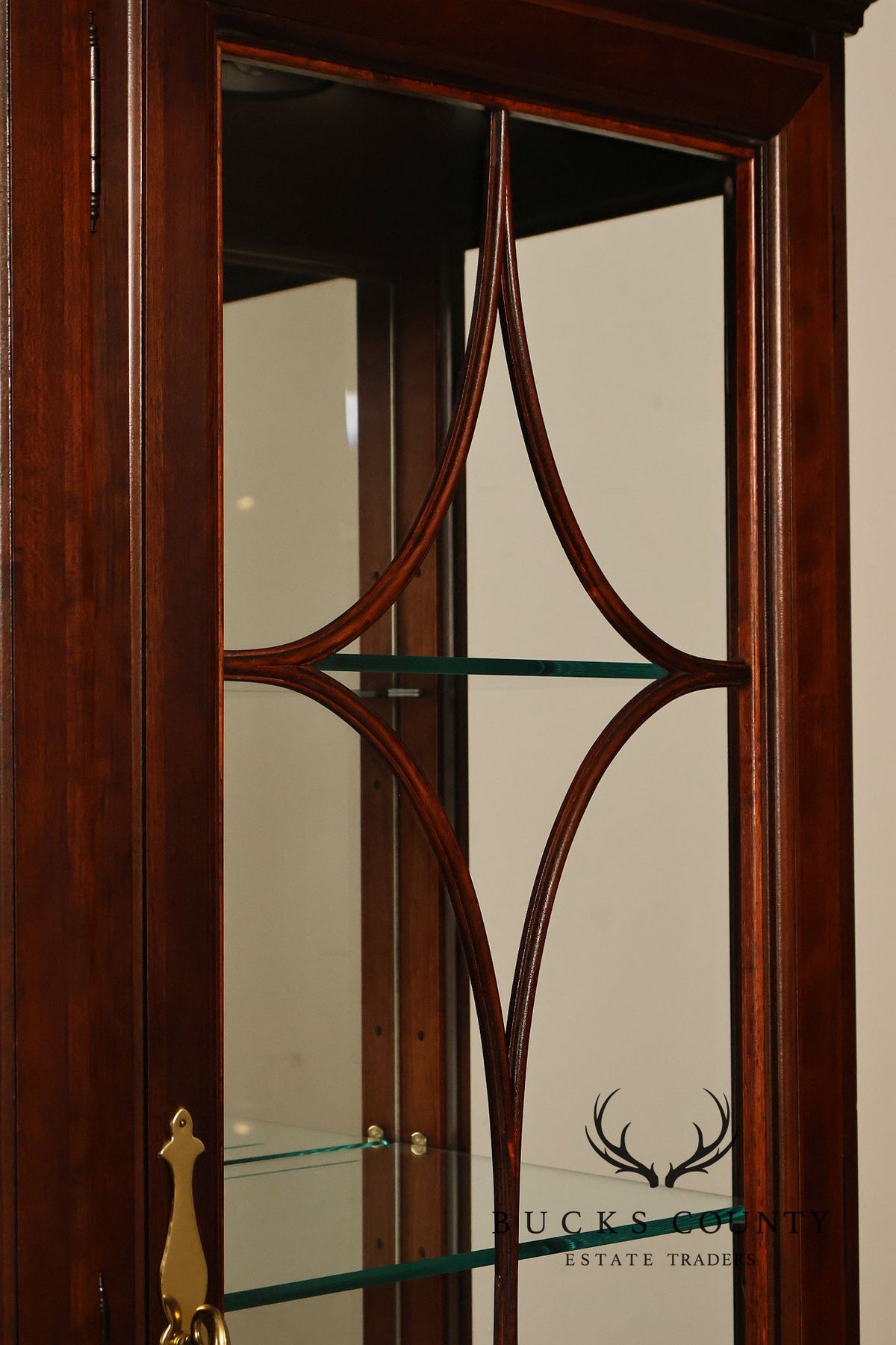 Thomasville Chippendale Style Mahogany Breakfront China Cabinet