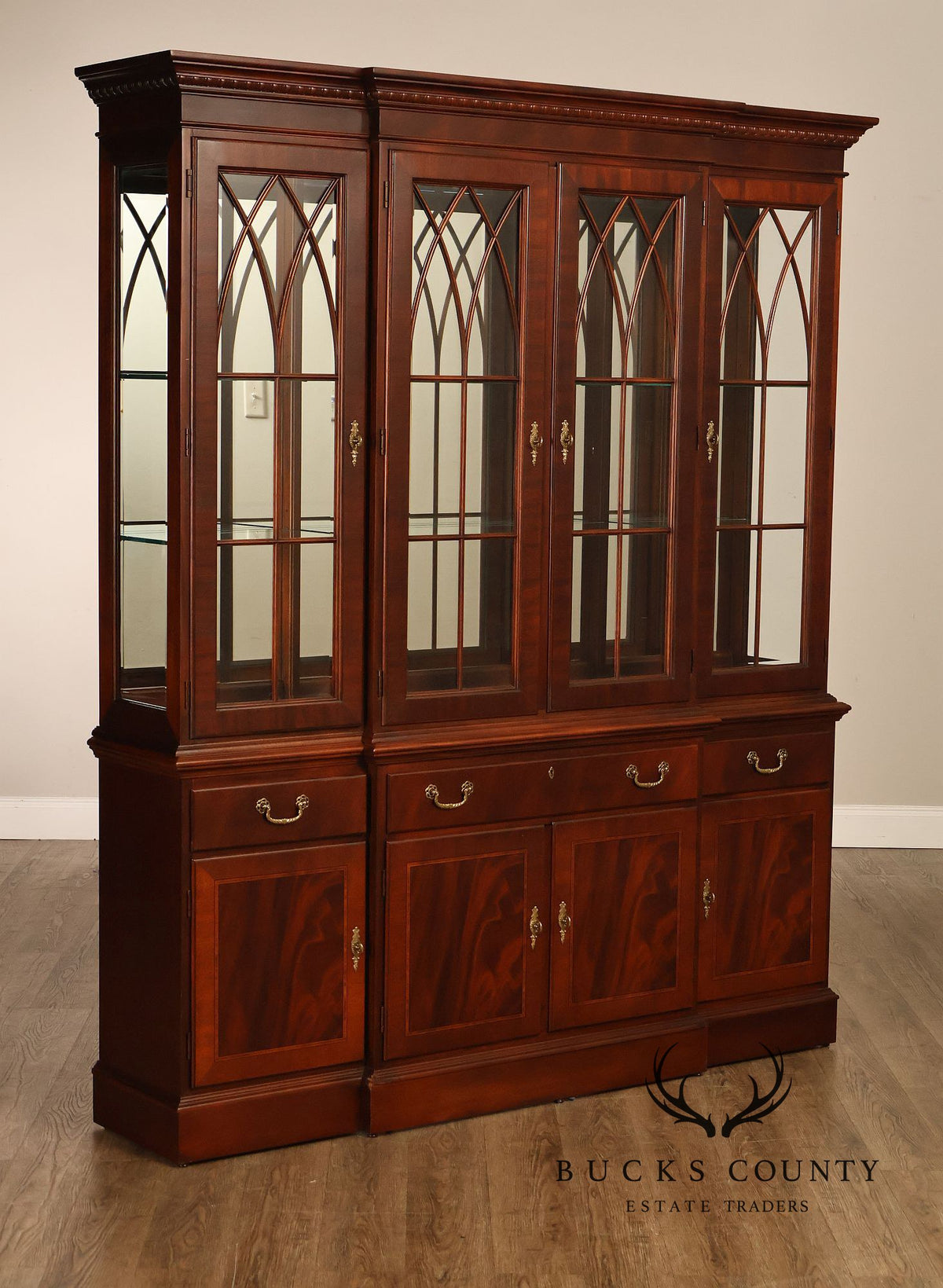 Ethan Allen 18th Century Collection Mahogany Inlaid Lighted China Cabinet