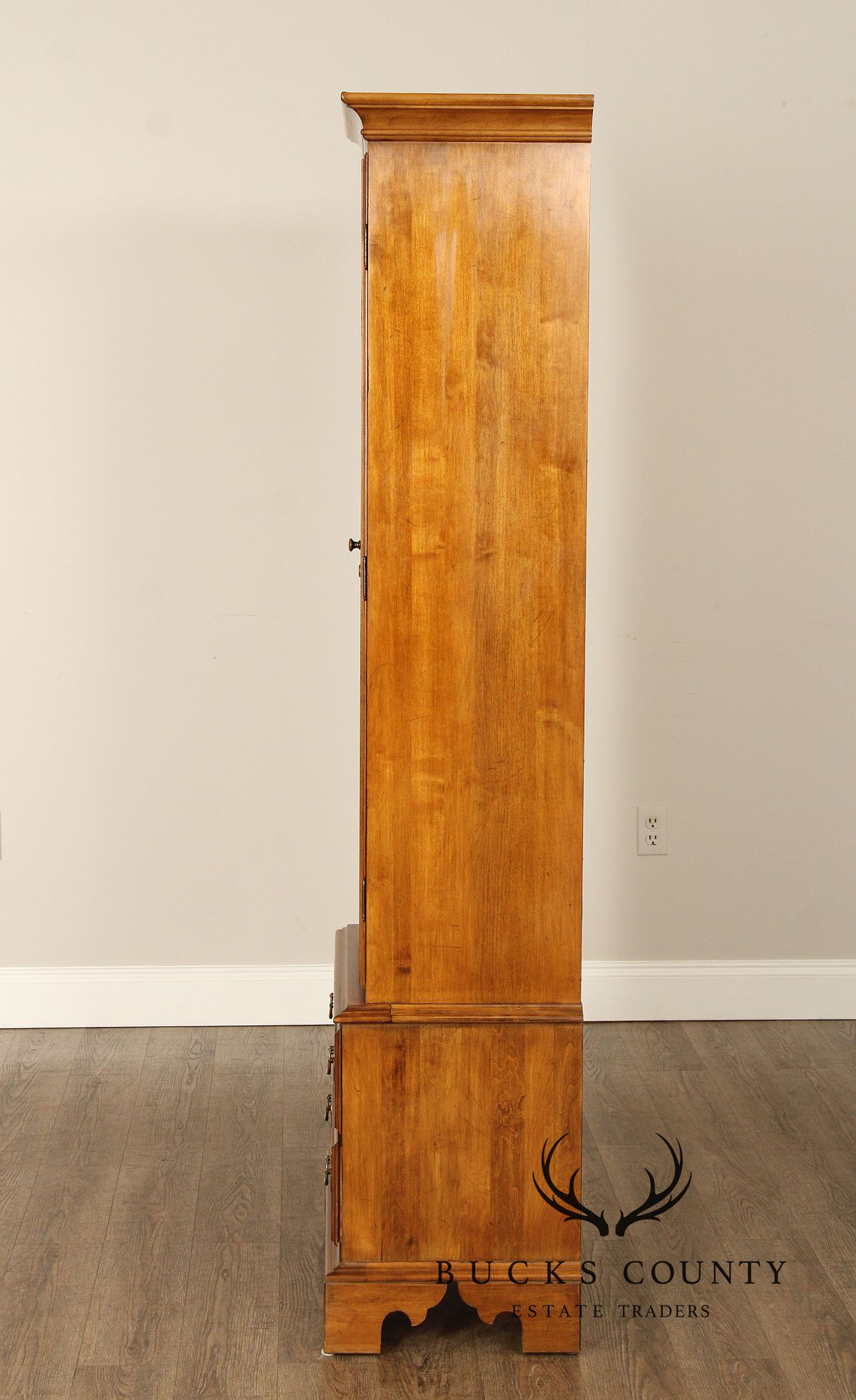 Ethan Allen 1776 Collection Maple Gun Cabinet