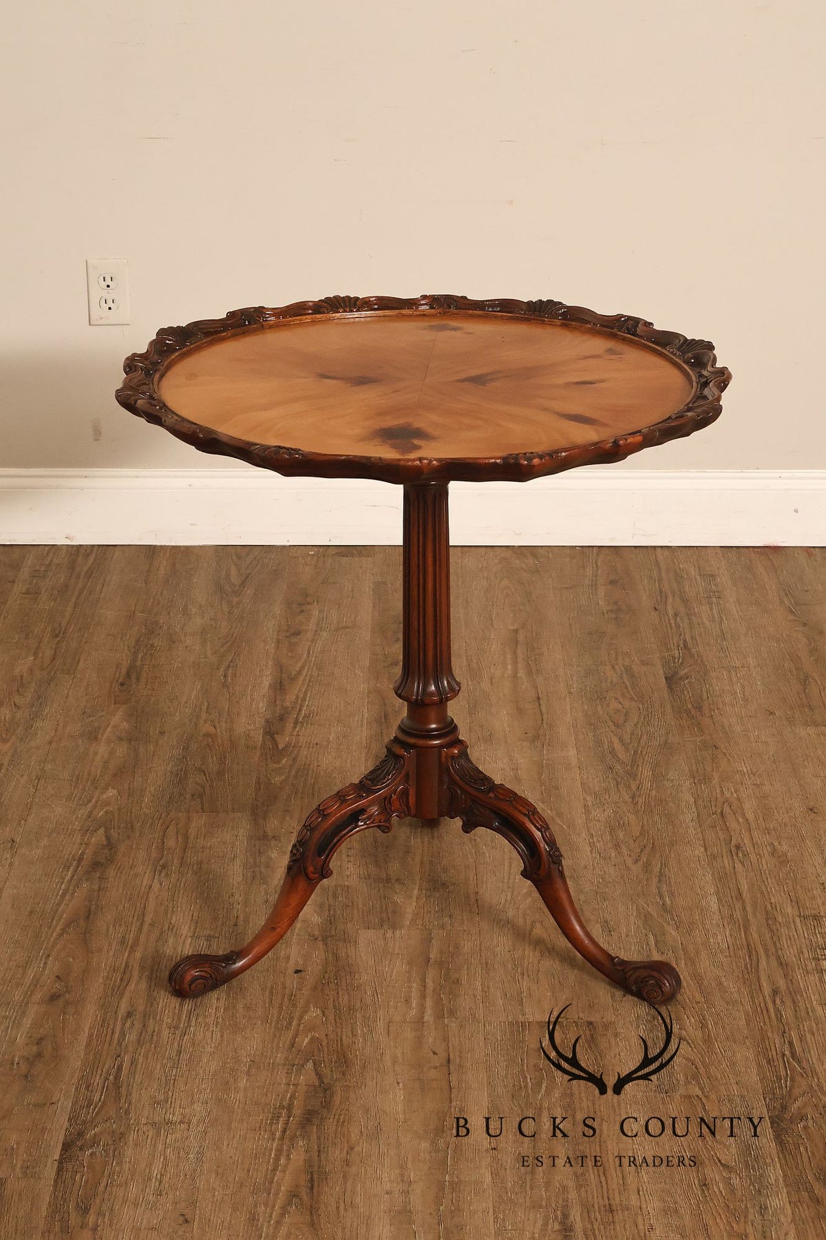 Queen Anne Style Flame Mahogany Pie Crust Top Pedestal Table