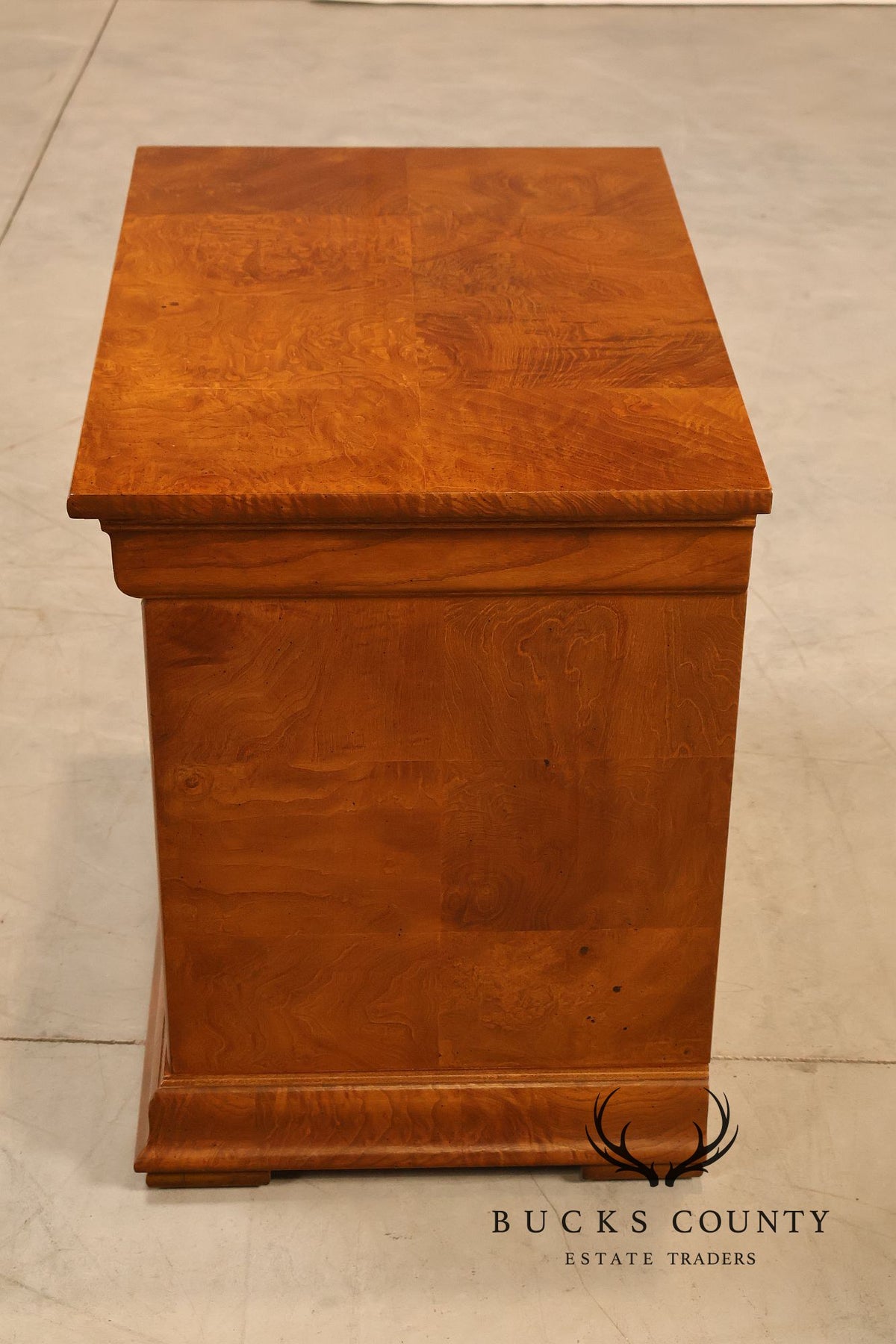 Henredon 'Charles X' Pair of  Burlwood Nightstands