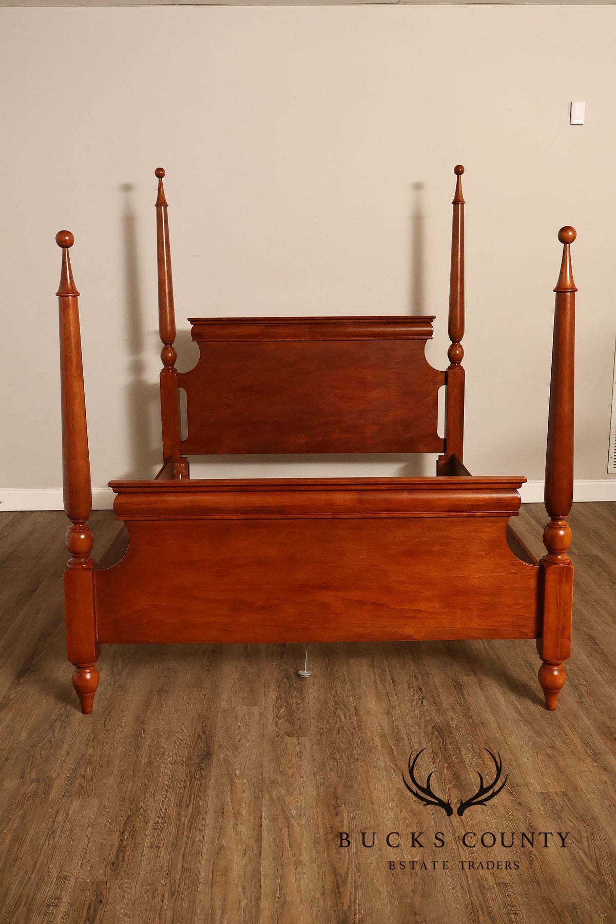 Vintage Traditional Early American Style  Queen Size Four Poster Bed