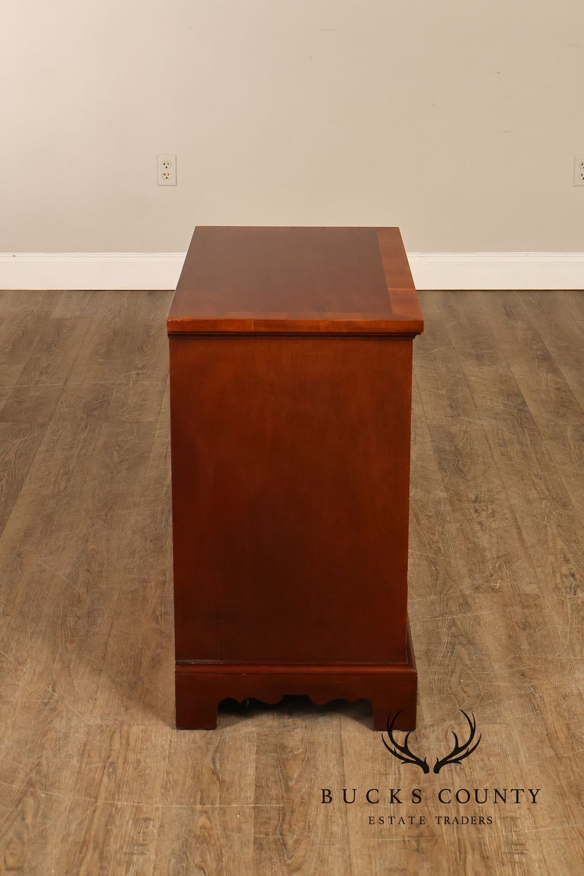 Hekman Copley Place Flame Mahogany Chest Of Drawers