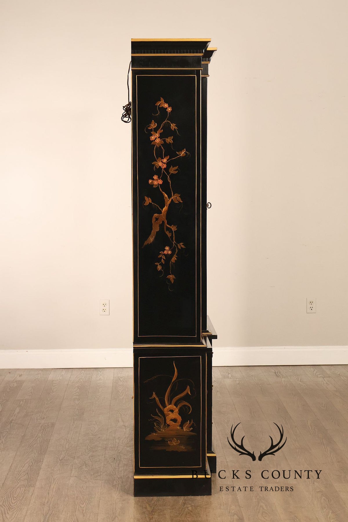 Hickory American Masterpiece Collection Vintage Chinoiserie China Cabinet