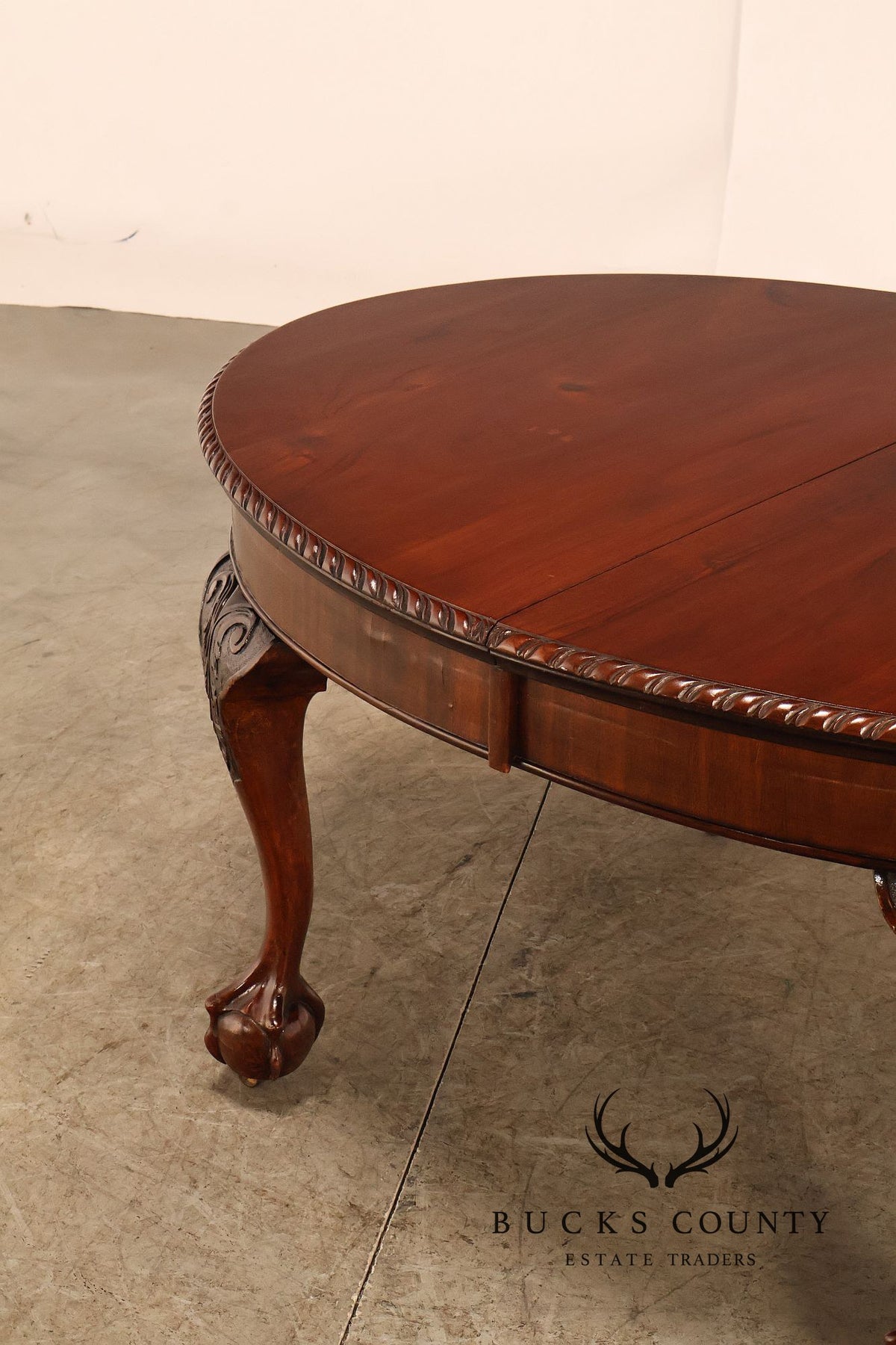 Antique Chippendale Style Mahogany Extendable Oval Dining Table