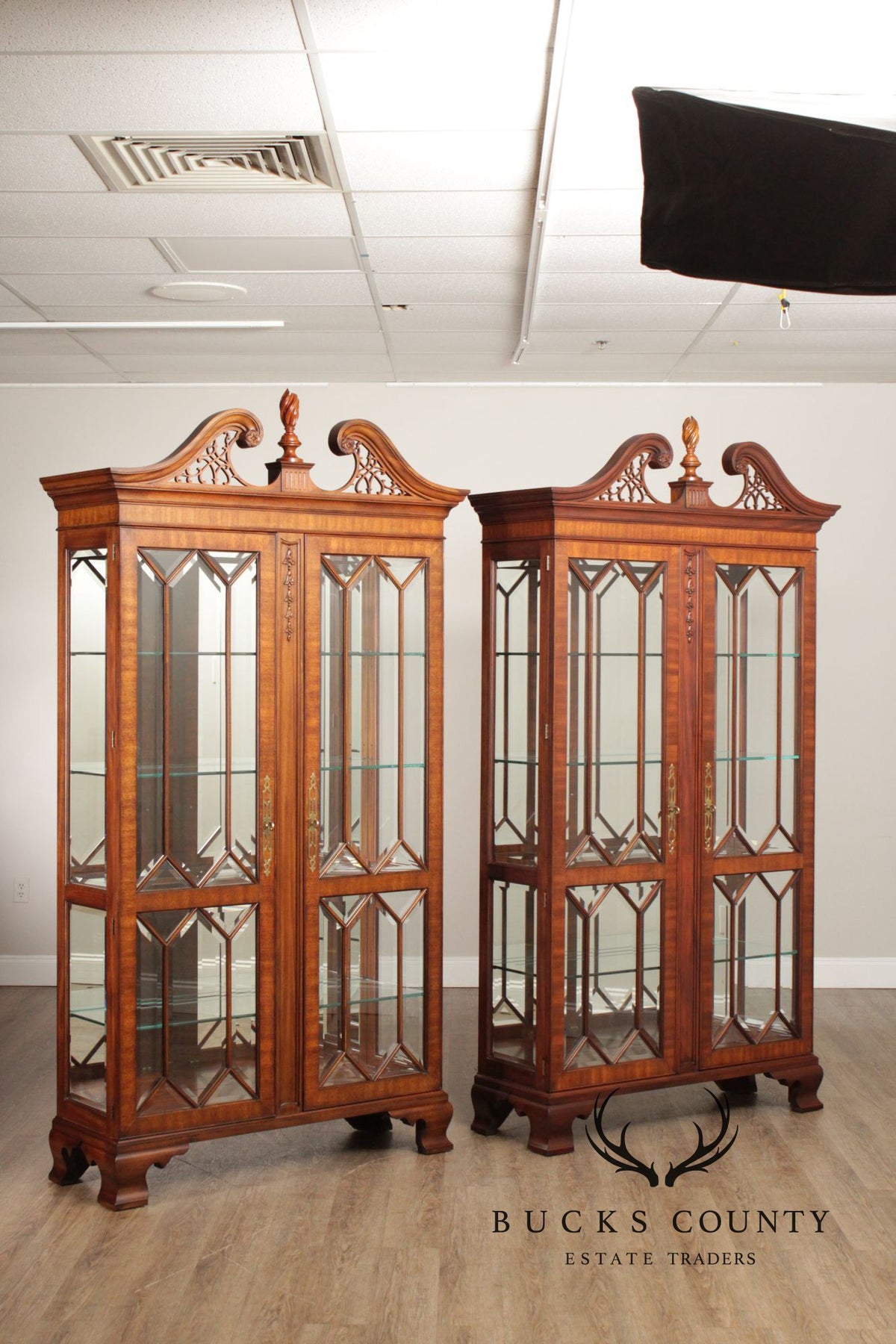 Henkel Harris Georgian Style Pair of Mahogany Display Case Cabinets