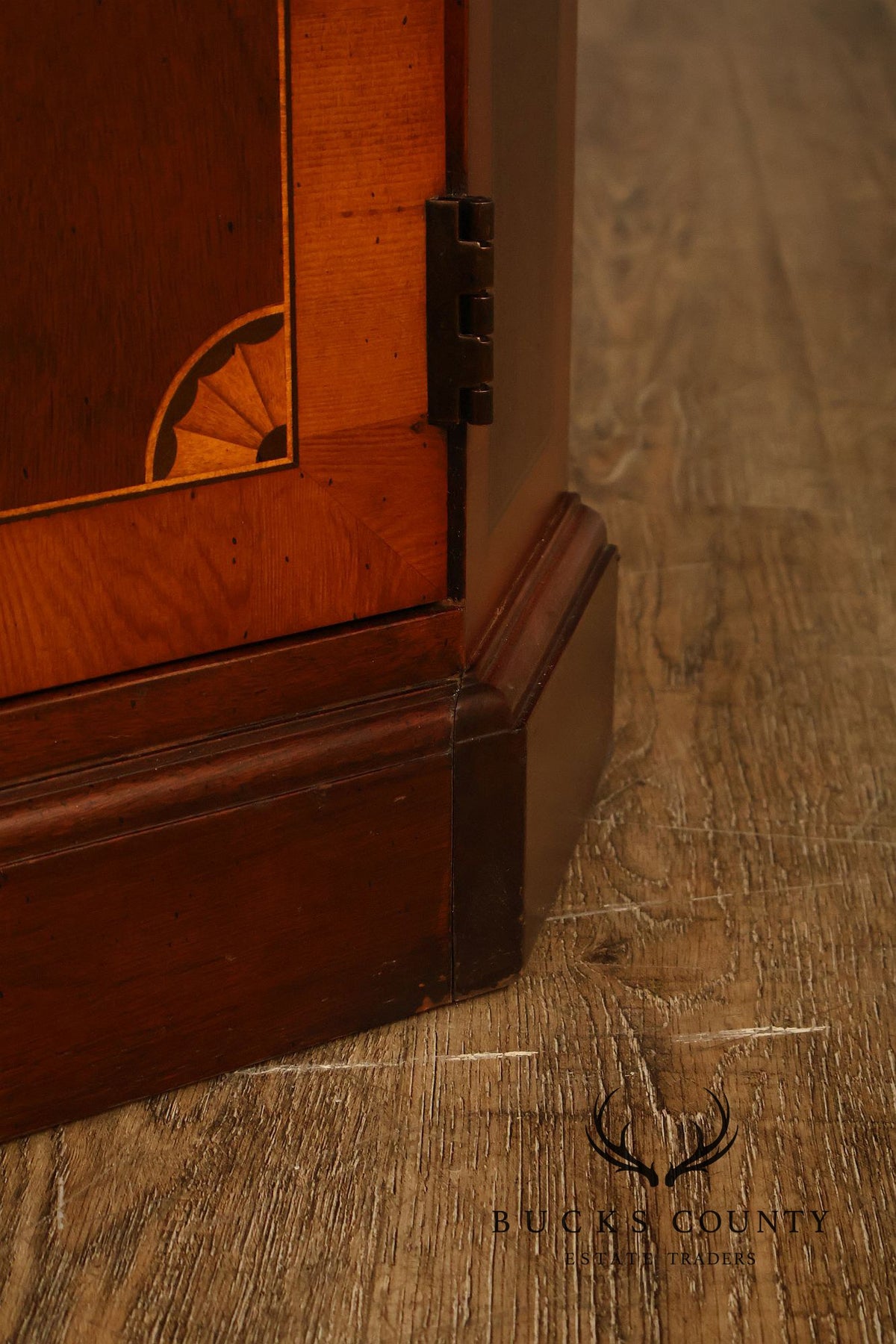 Heckman Furniture Federal Style Mahogany Corner Cabinet With Inlay