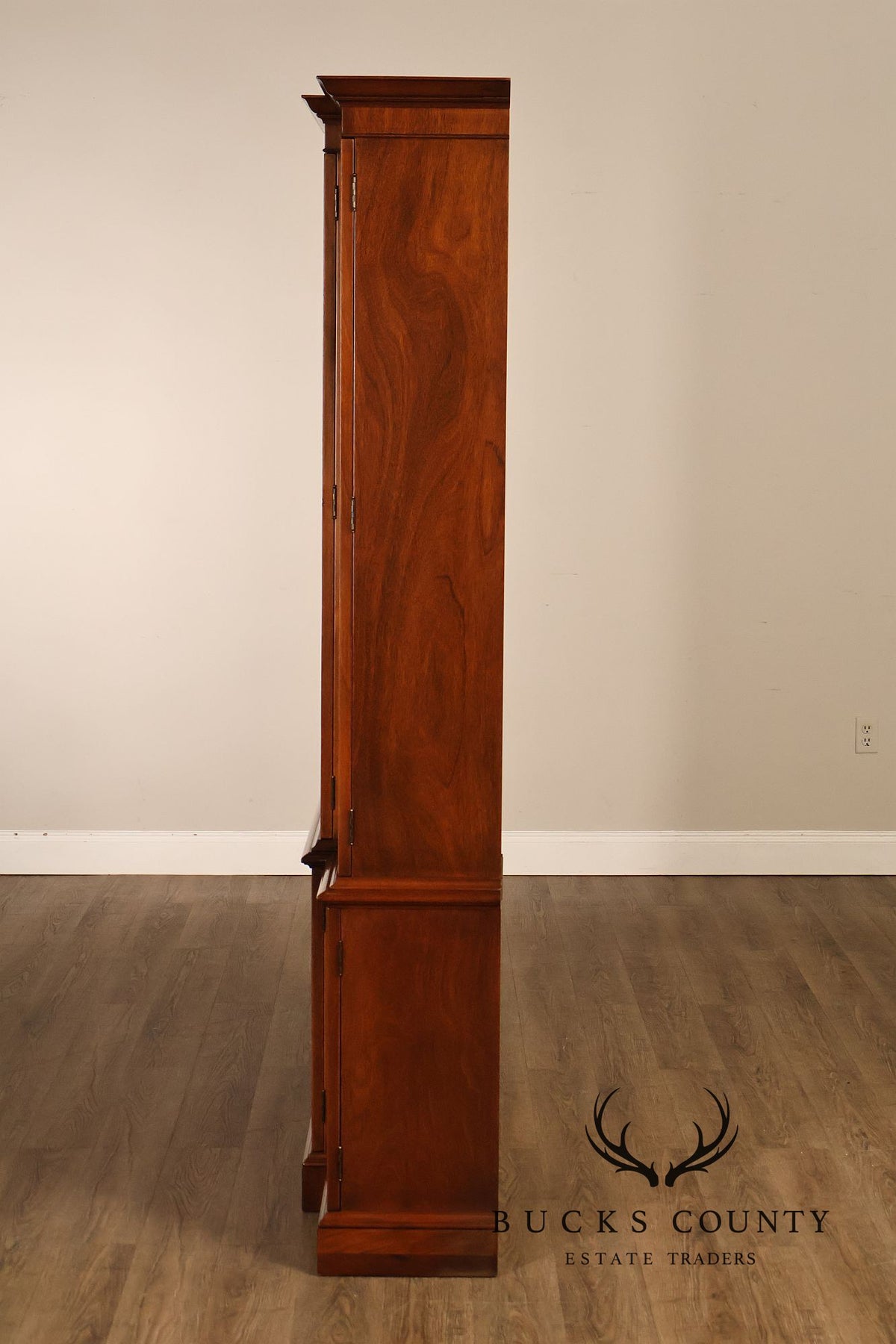 Kittinger Mahogany Chippendale Style Breakfront China Cabinet