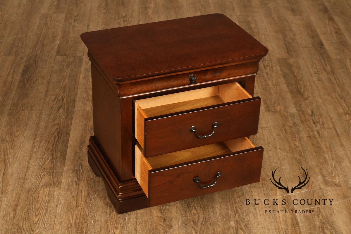 Broyhill Louis Philippe Style Pair Of Three-Drawer Nightstands