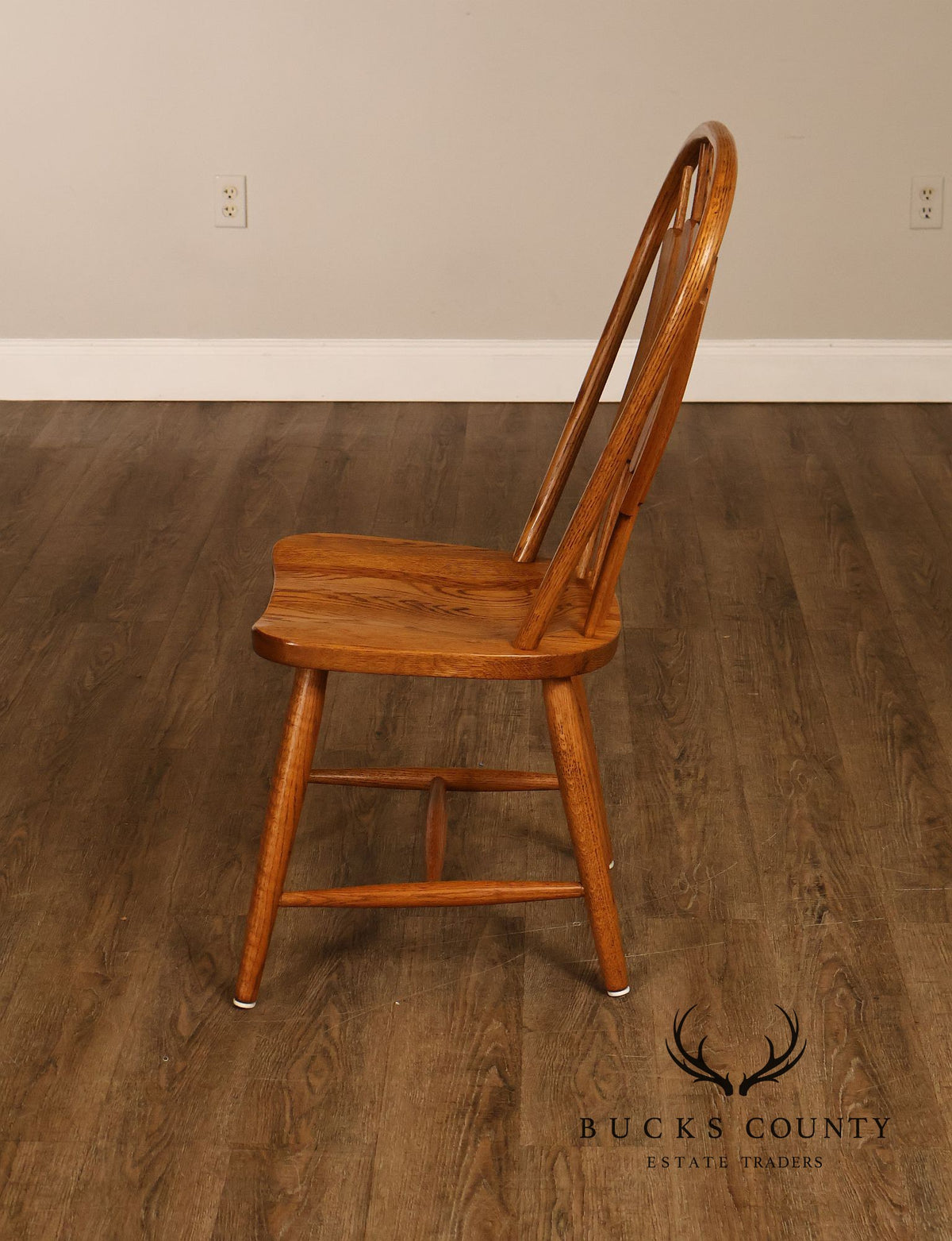 Richardson Brothers Colonial Windsor Style Set Of Seven Oak Dining Chairs