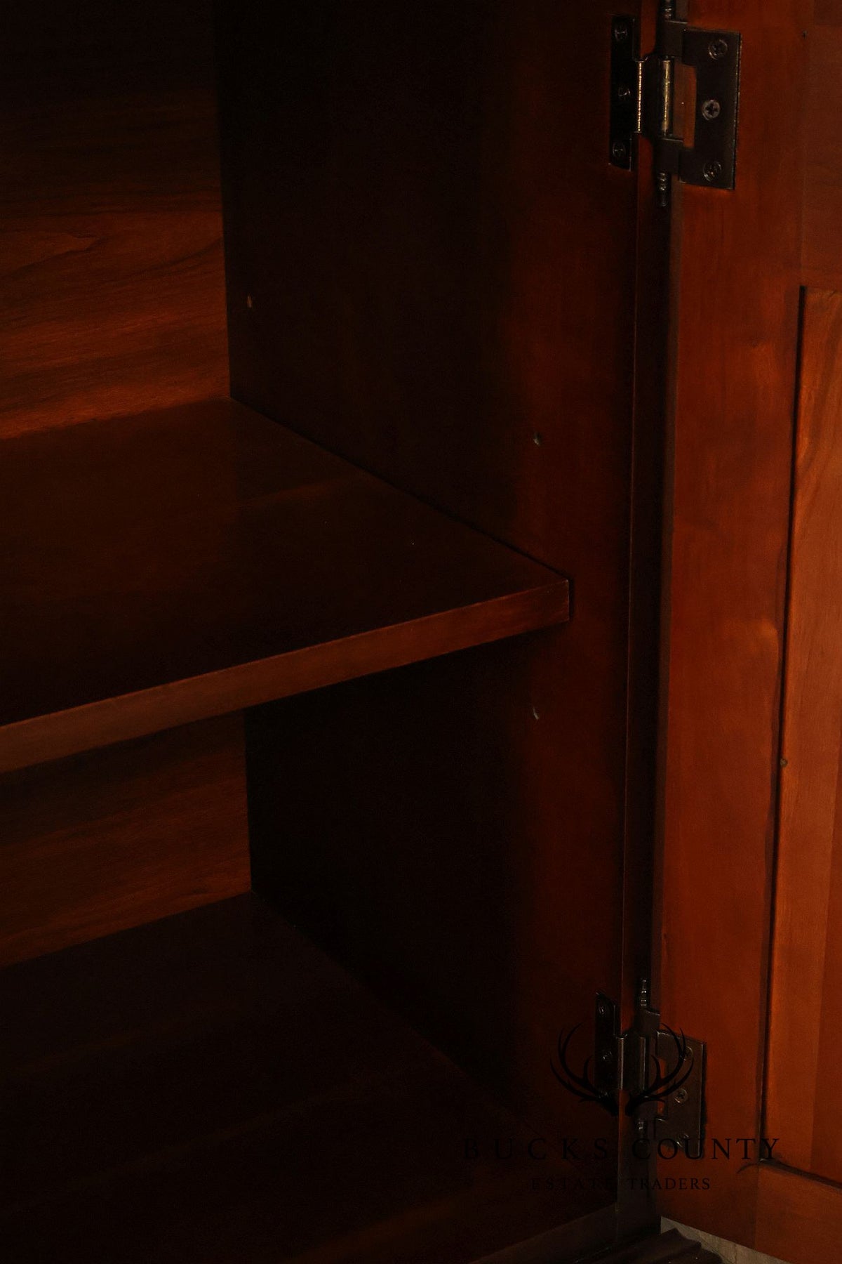 Thomasville Chippendale Style Mahogany Breakfront China Cabinet