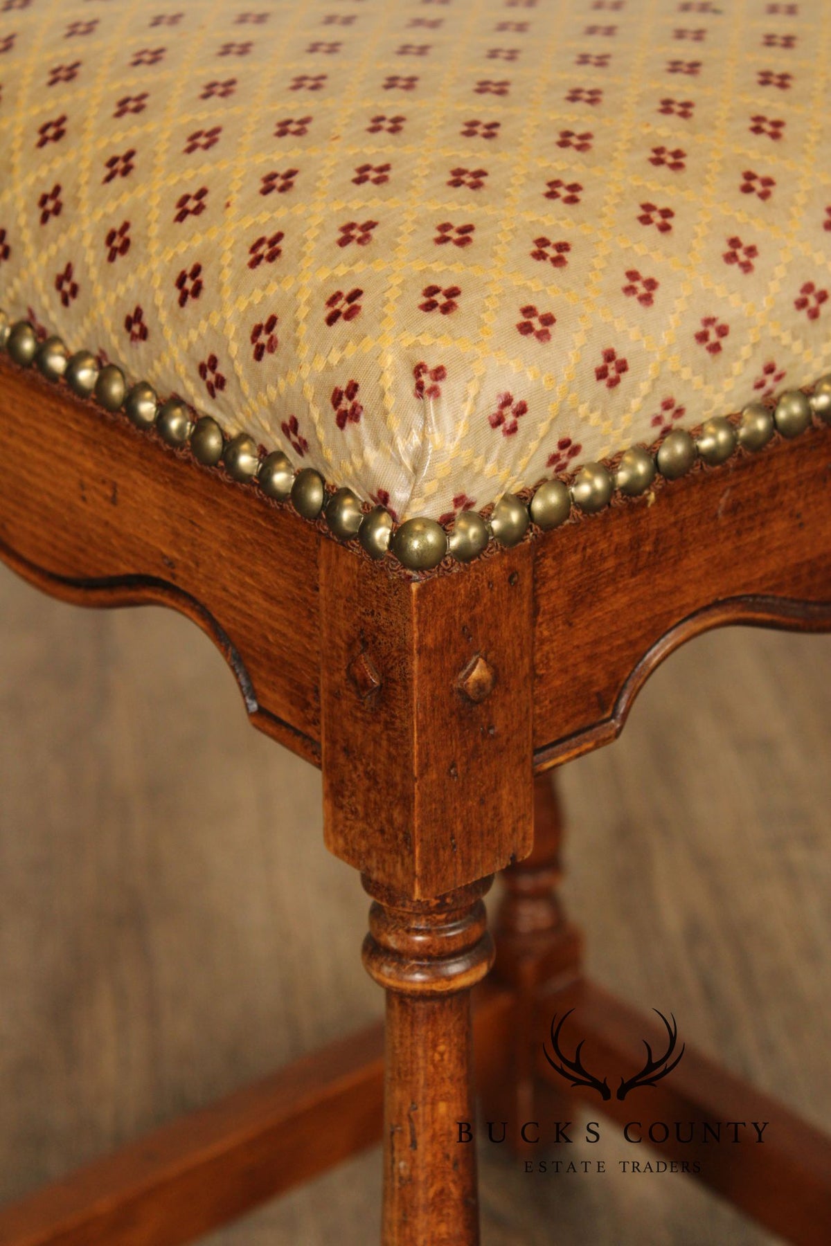 English Traditional Style Set of Three Counter Stools