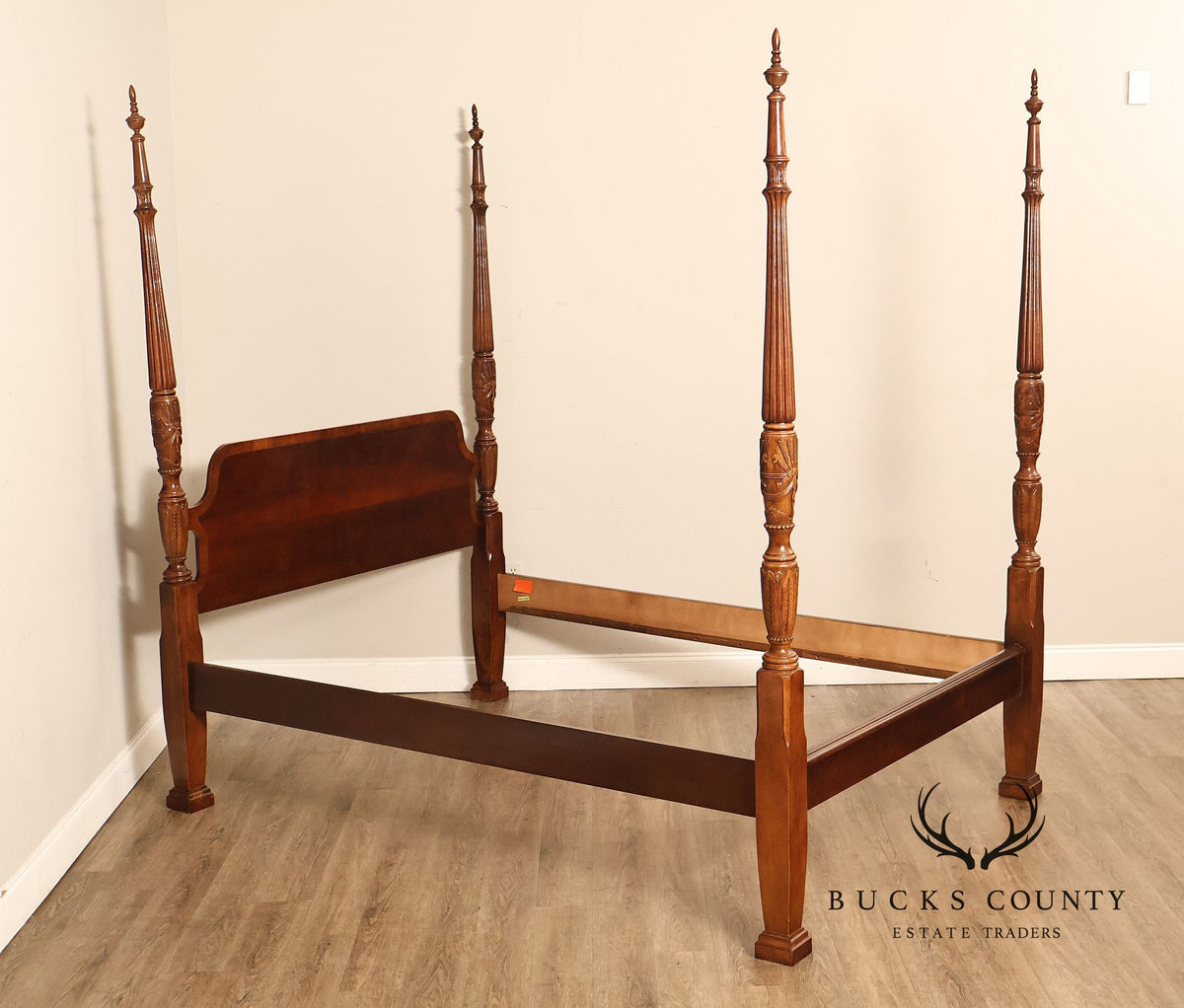 Thomasville Traditional Queen Size Poster Bed