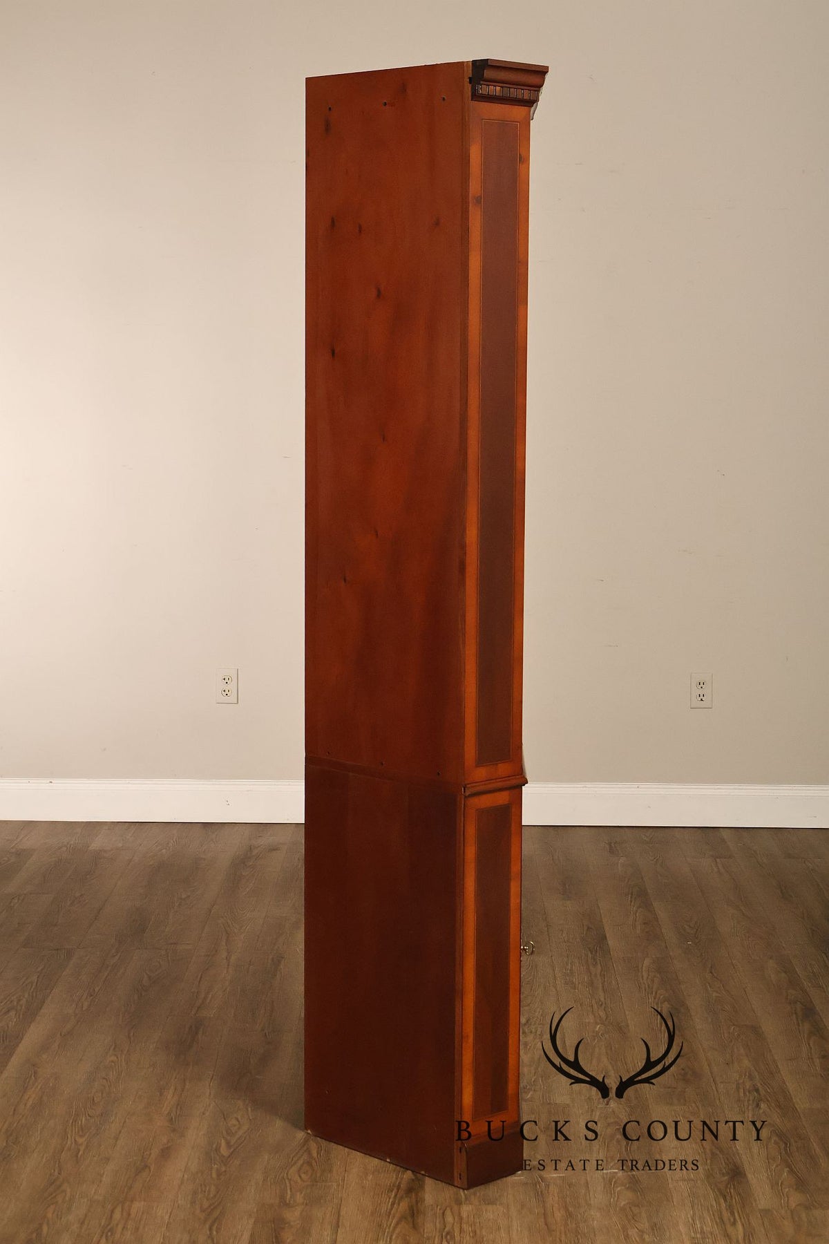 Heckman Furniture Federal Style Mahogany Corner Cabinet With Inlay