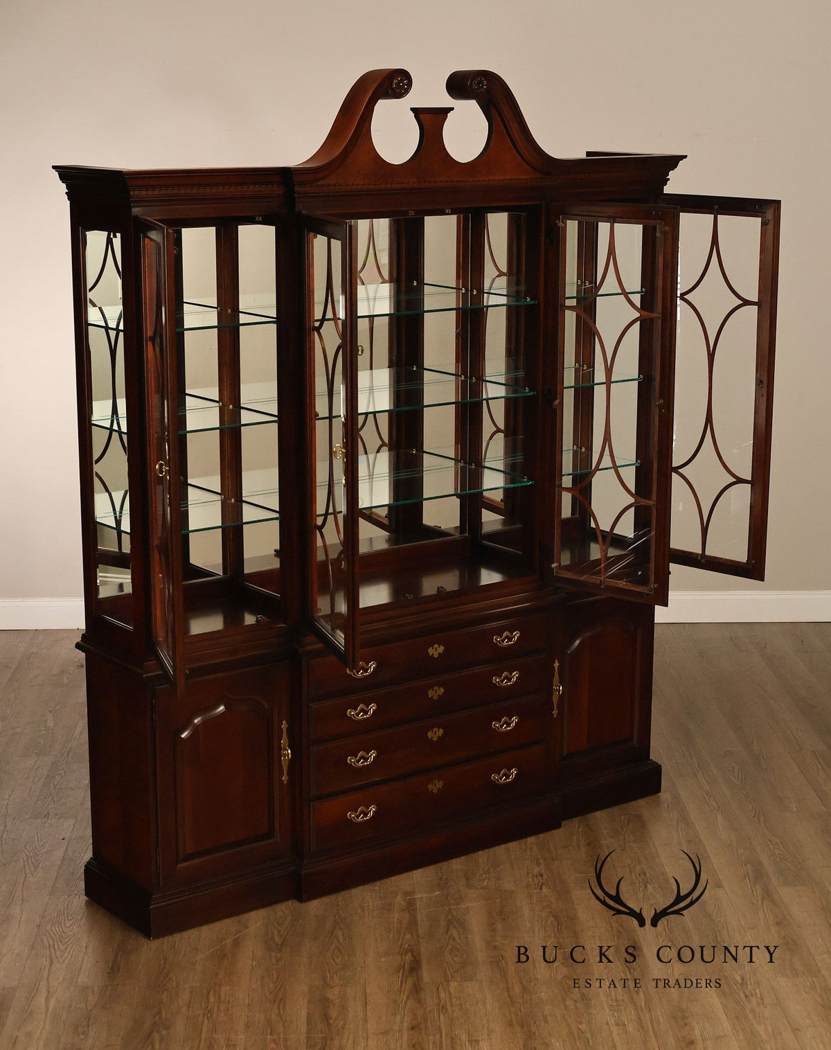 Thomasville Chippendale Style Mahogany Breakfront China Cabinet