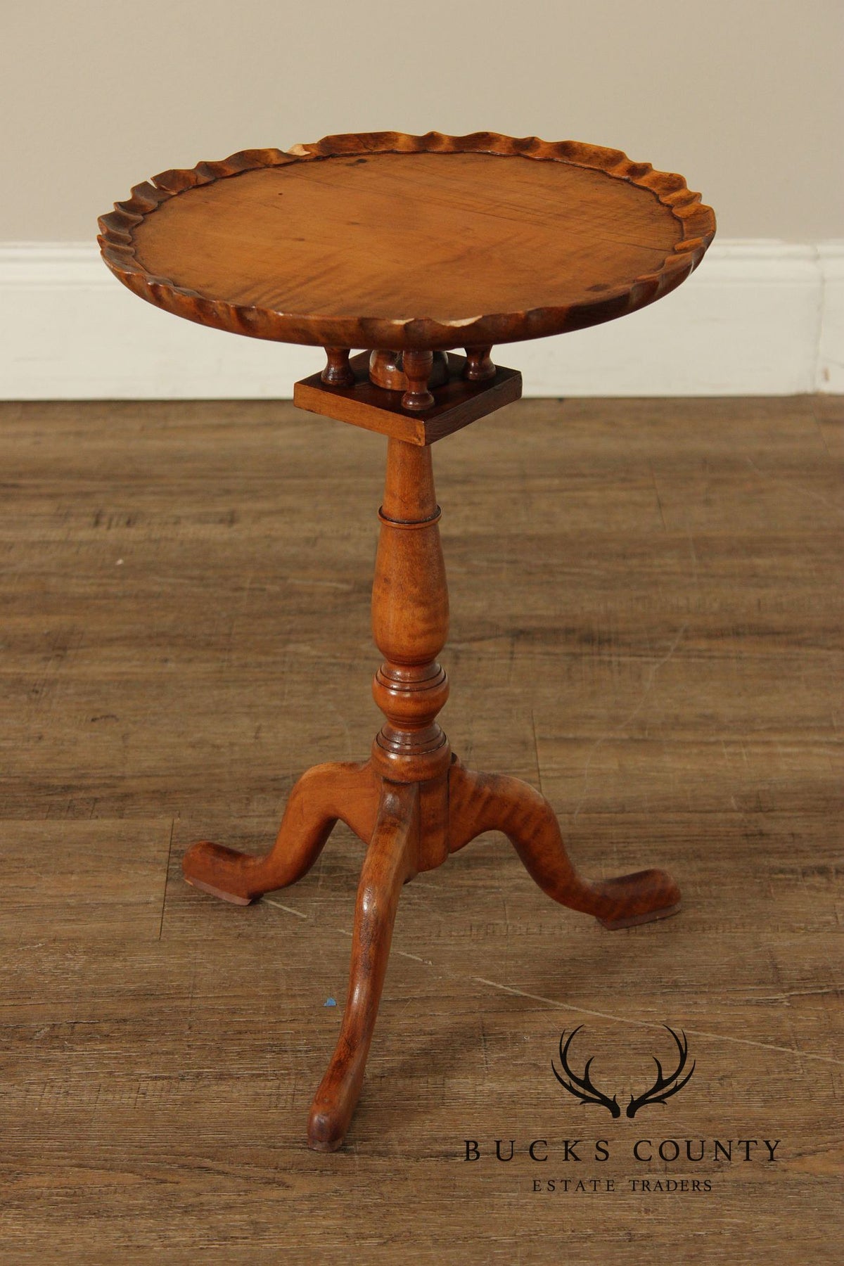 Queen Anne Style Tiger Maple Pie Crust Tilt Top Side Table