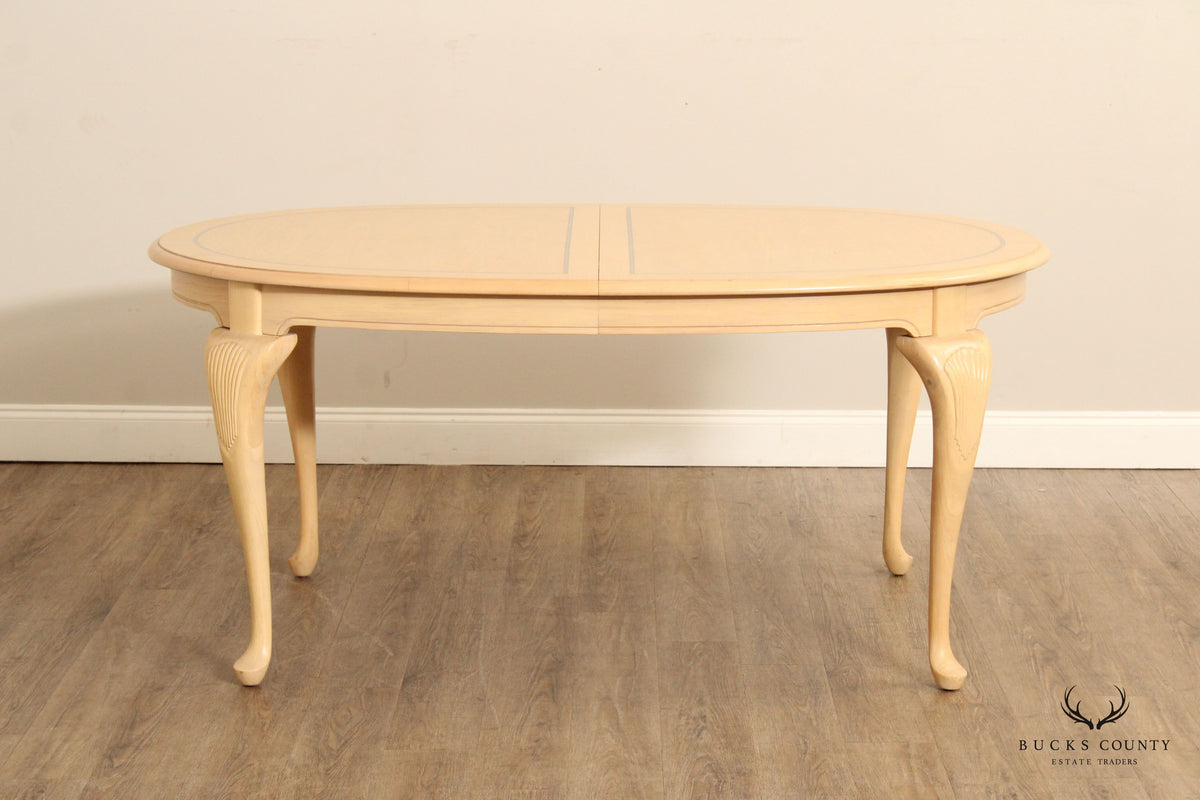 Bernhardt Queen Anne Style Expandable Oval Dining table
