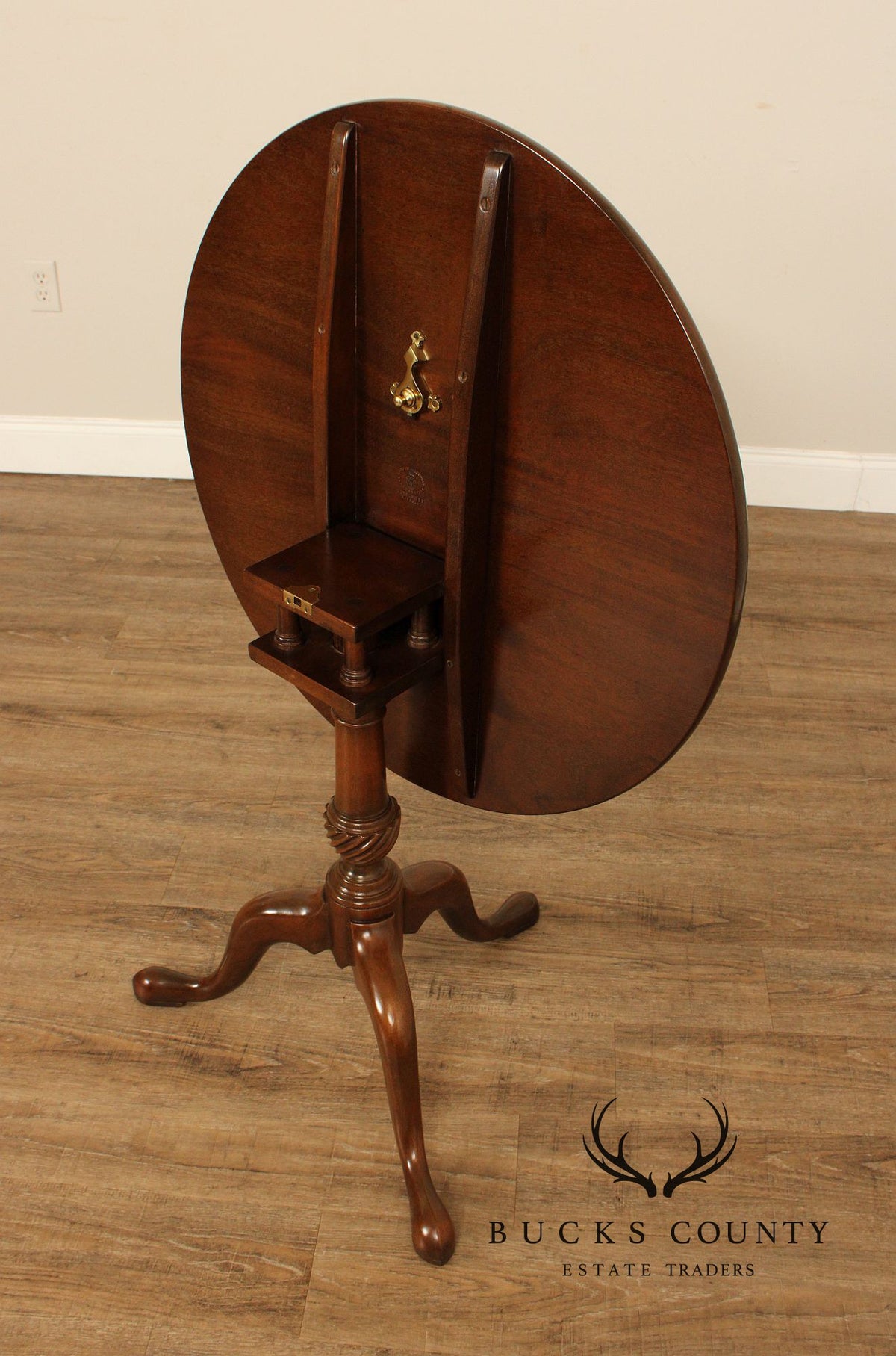 Pair of Kittinger Historic Newport Mahogany Tilt-Top Pedestal Tables