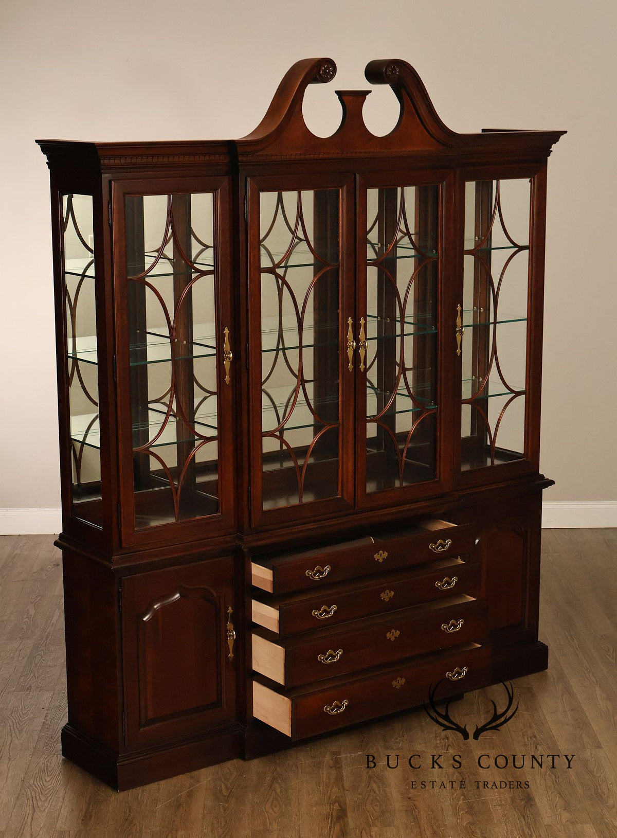 Thomasville Chippendale Style Mahogany Breakfront China Cabinet