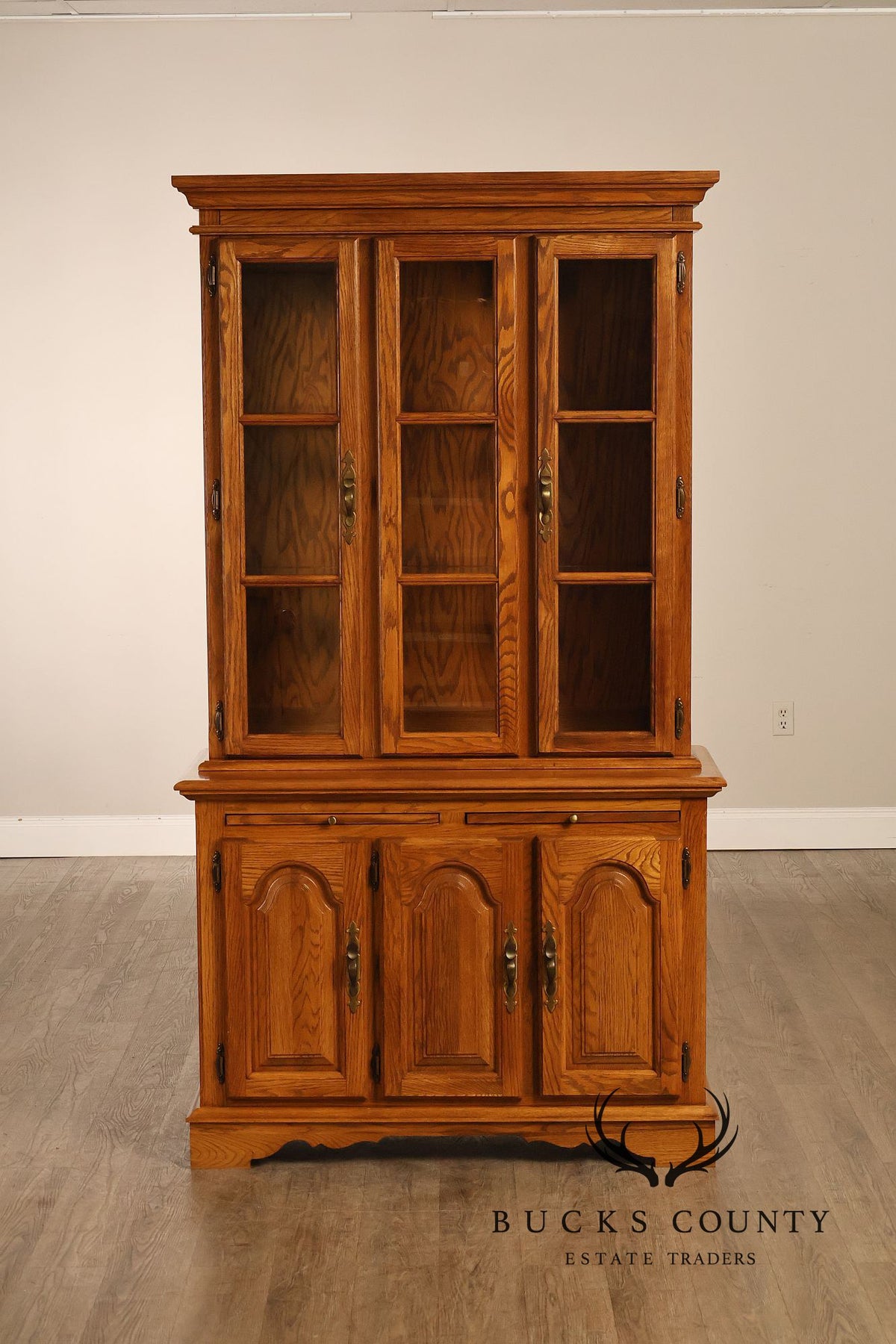 Nichols And Stone Oak Lighted China Cabinet