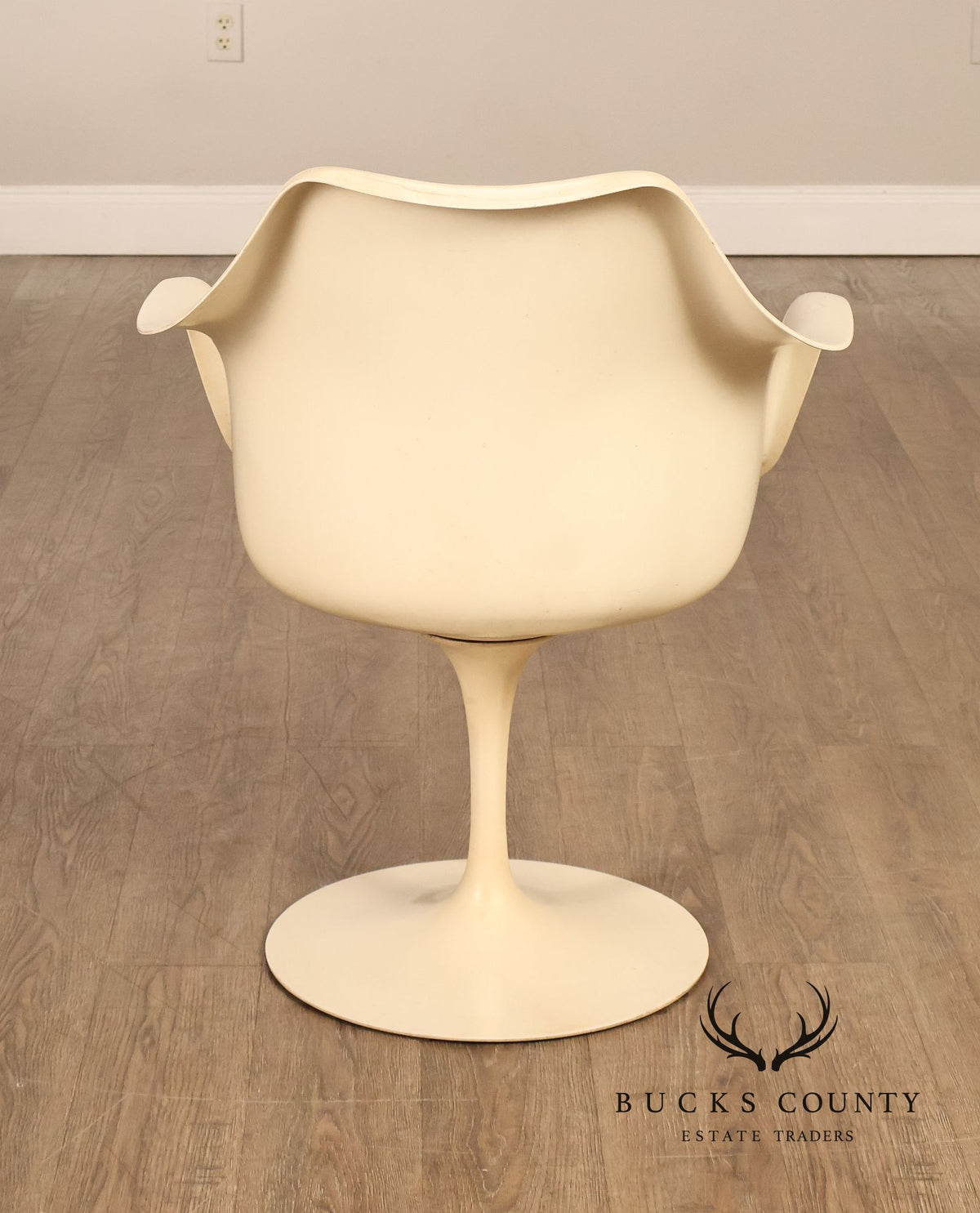 Eero Saarinen Mid Century Modern Tulip Armchair