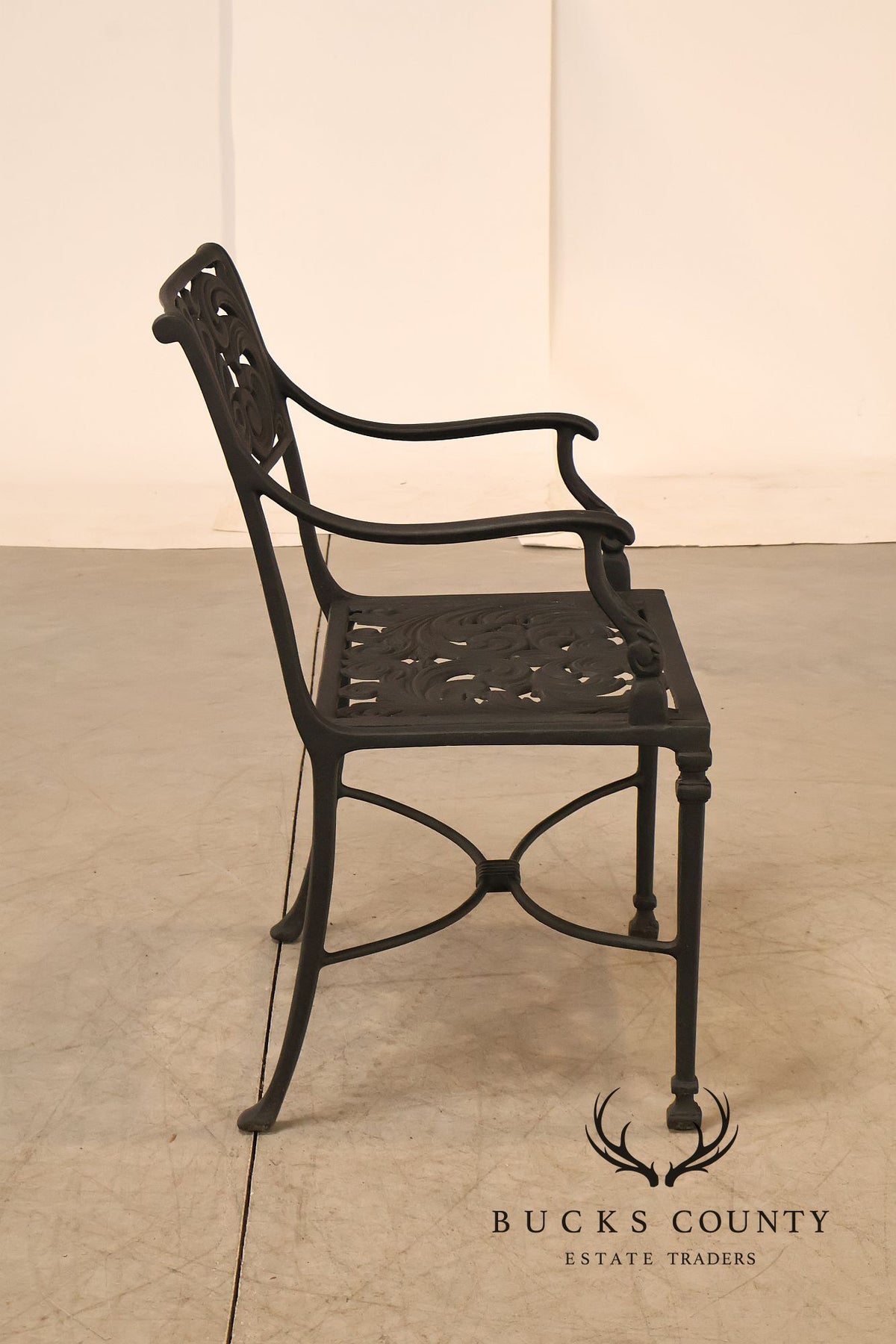 Cast Aluminum Outdoor Dining Set With Pierced Decoration