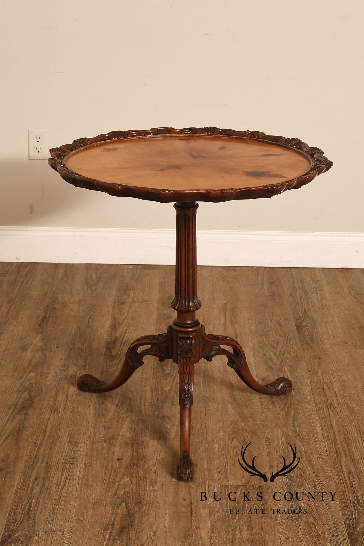 Queen Anne Style Flame Mahogany Pie Crust Top Pedestal Table