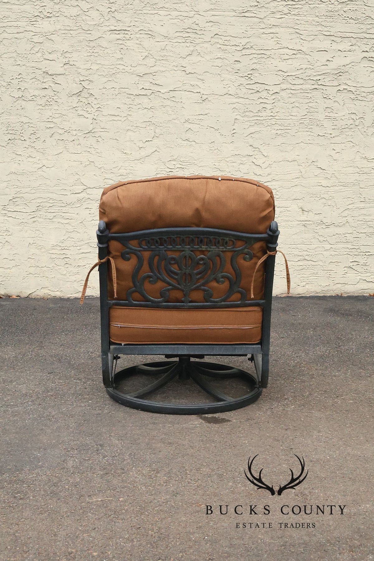 Cast Aluminum Pair Of Outdoor Swivel Lounge Chairs With Cushions