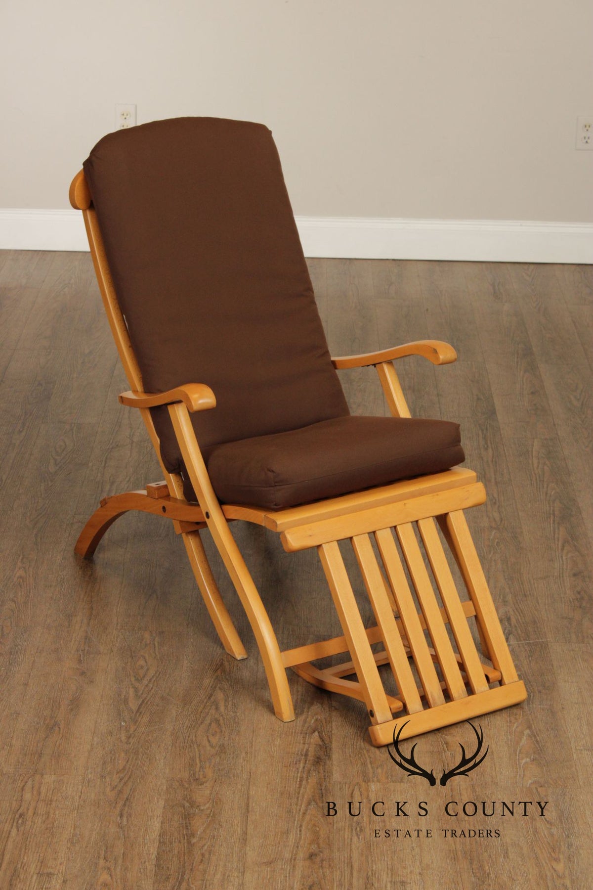 Vintage Campaign Style Pair of Maple Folding Cruise Ship Steamer Lounge Chairs