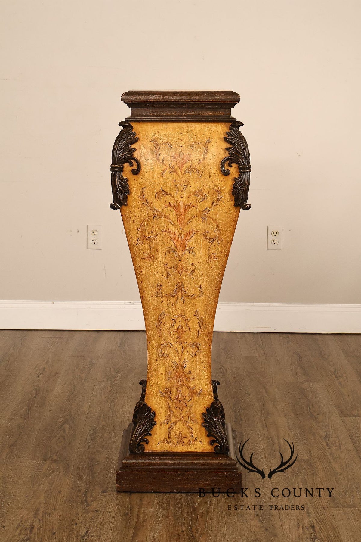 Neoclassical Style Pair Of Painted Pedestal Stands With Acanthus Leaf Decoration