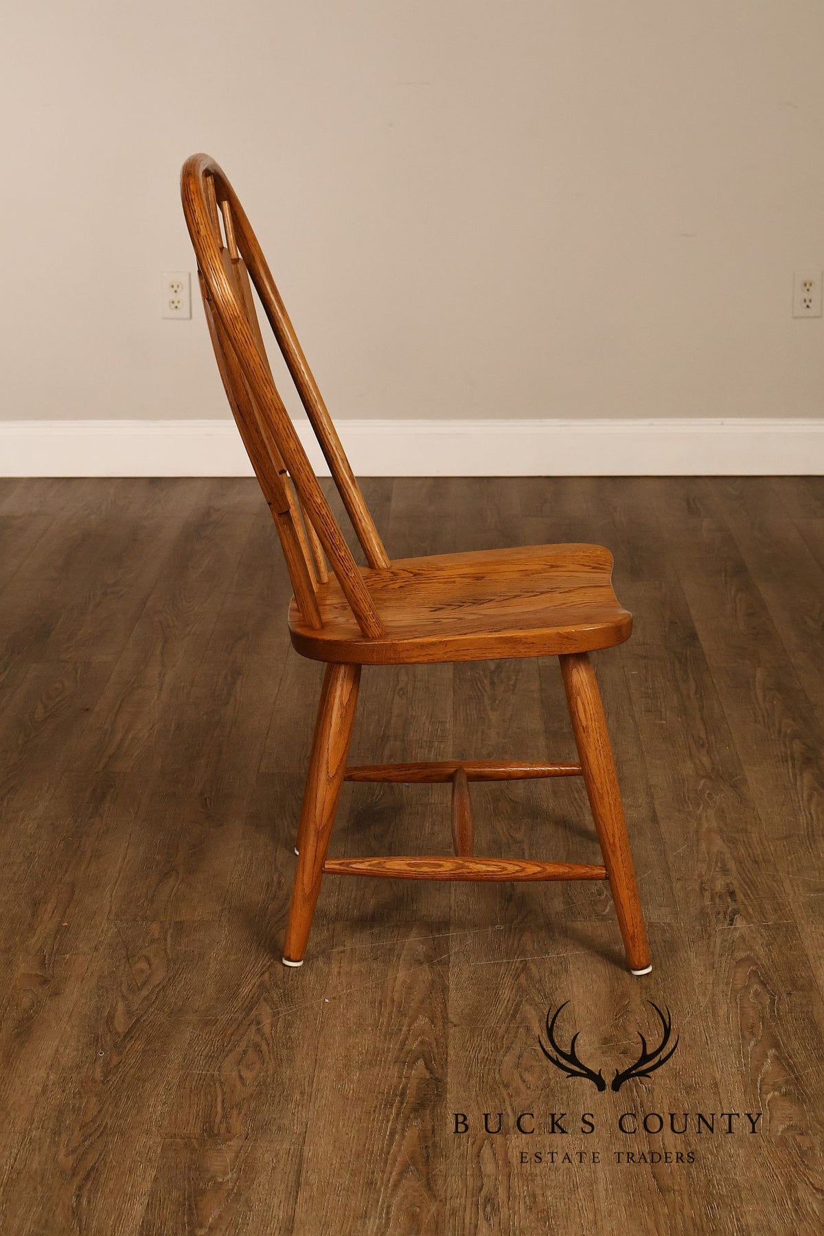 Richardson Brothers Colonial Windsor Style Set Of Seven Oak Dining Chairs