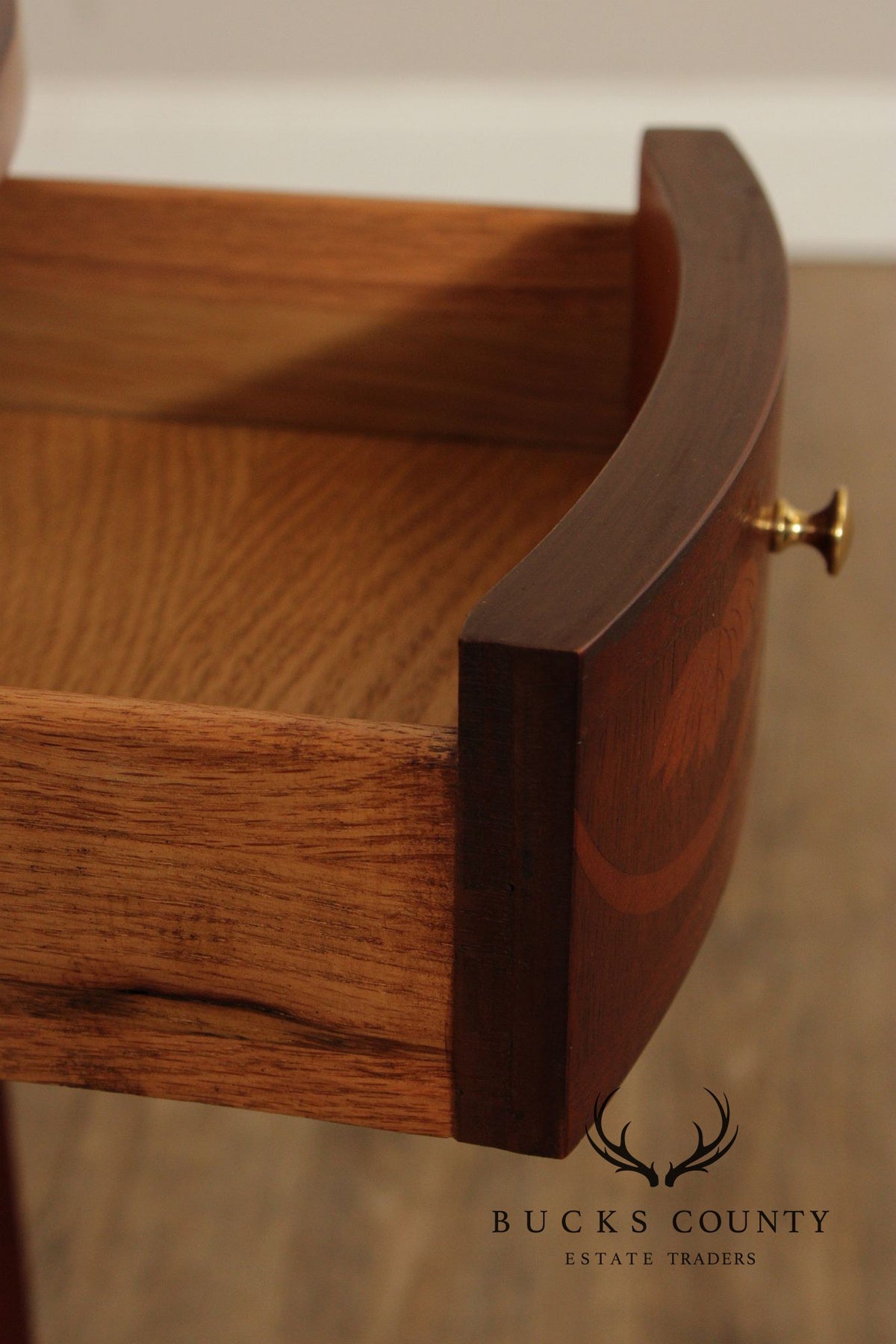 Baker Federal Style Inlaid Mahogany Round occasional Table