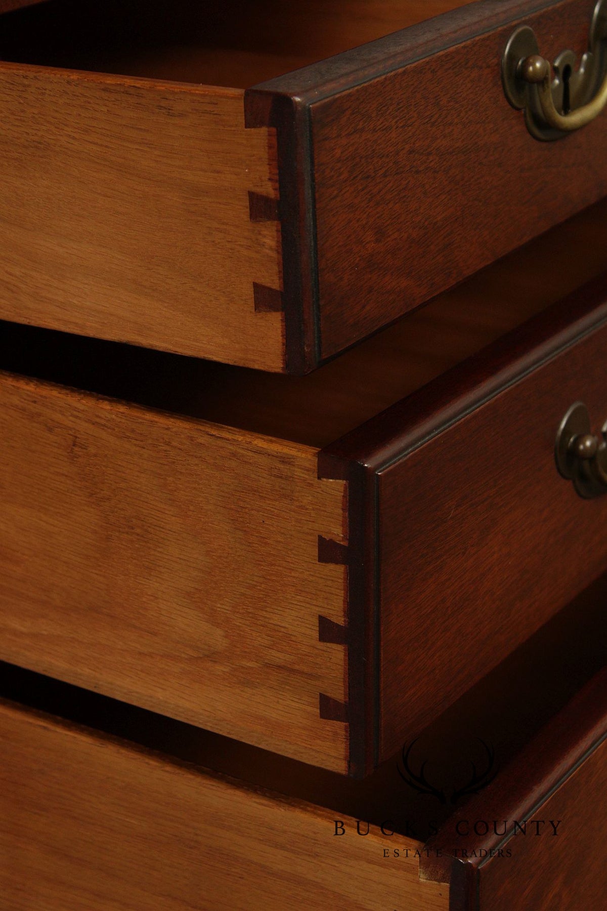 Kittinger Colonial Williamsburg Mahogany Bachelor’s Chest
